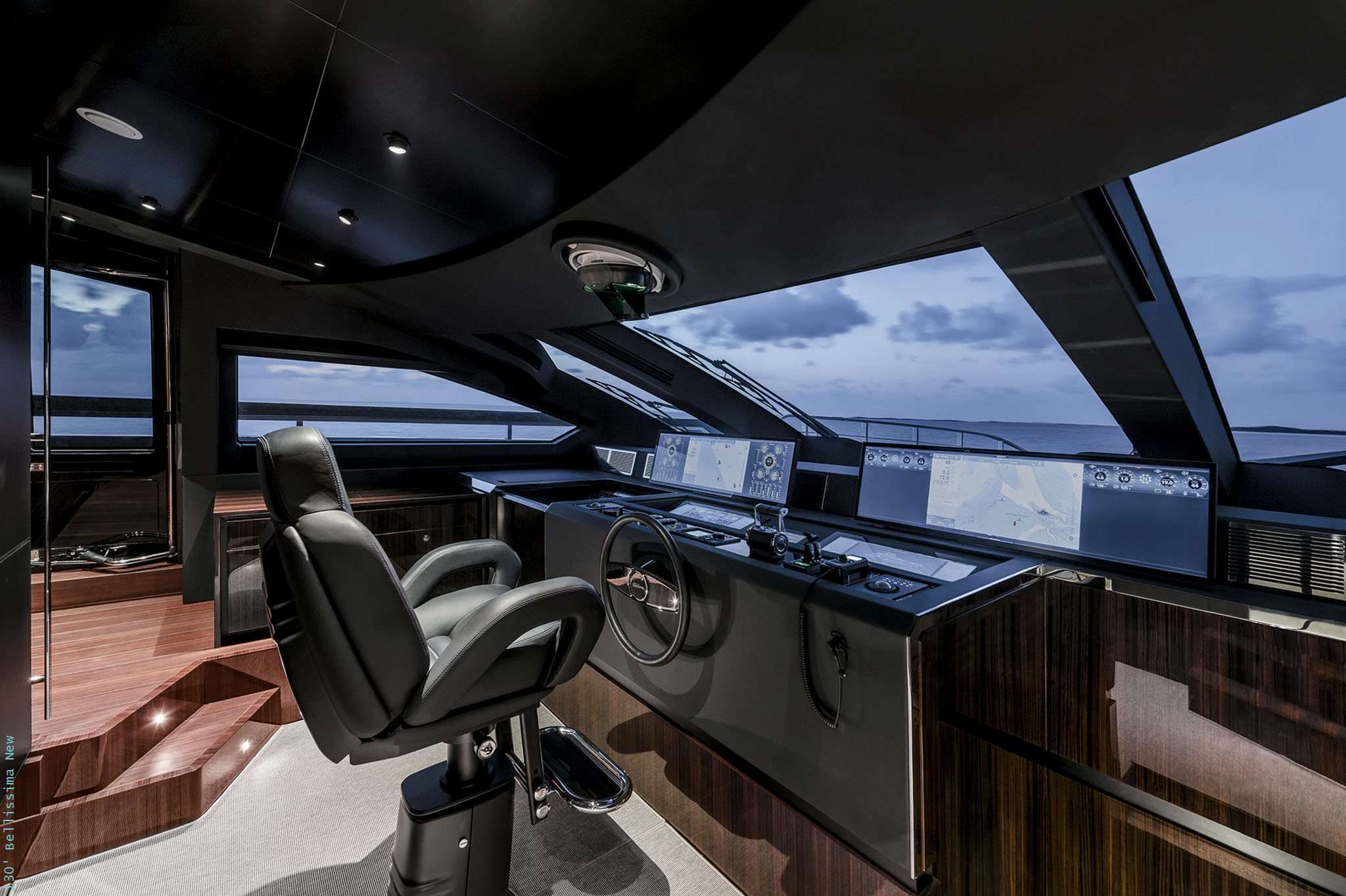 Yacht Photo 10