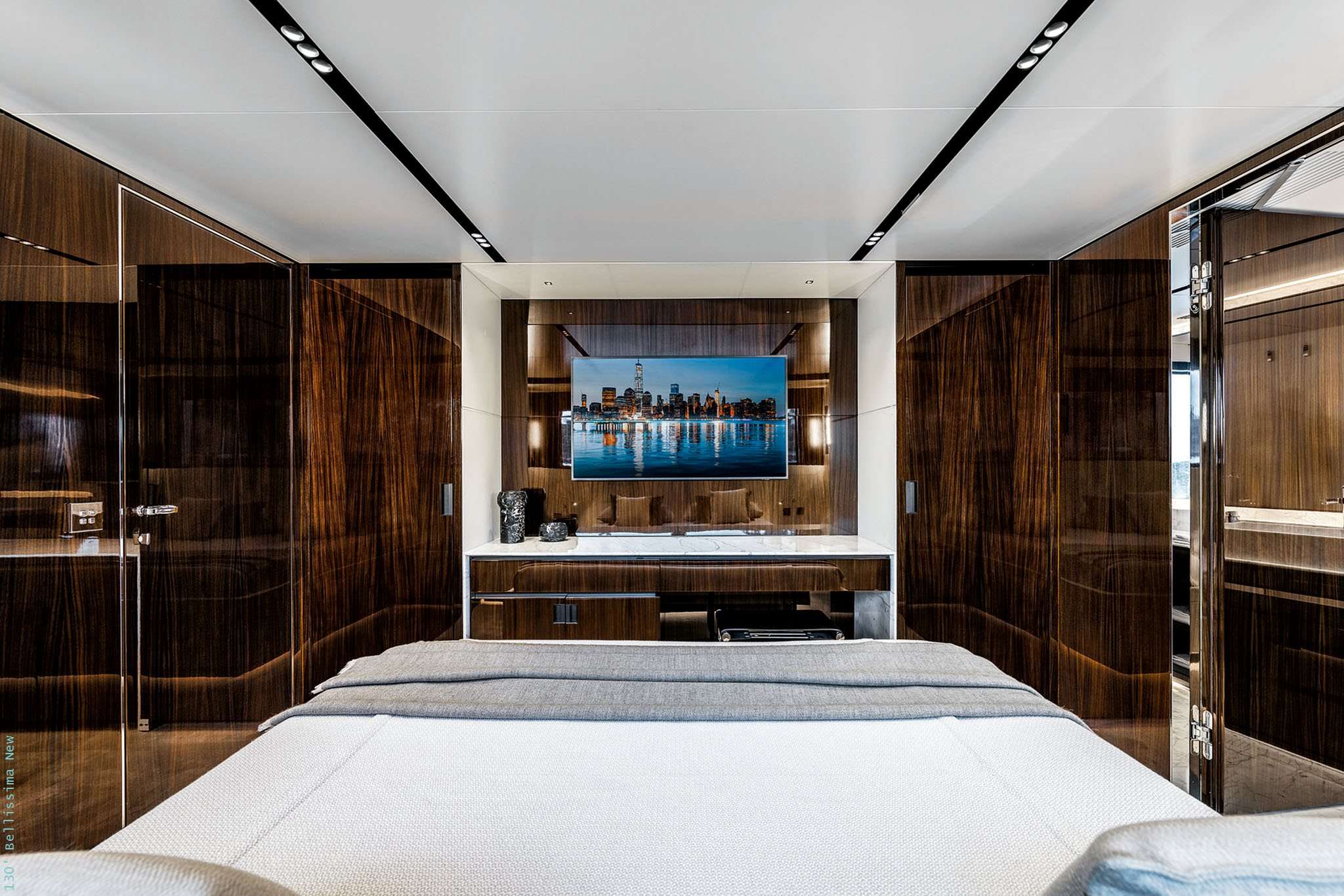 Yacht Photo 13