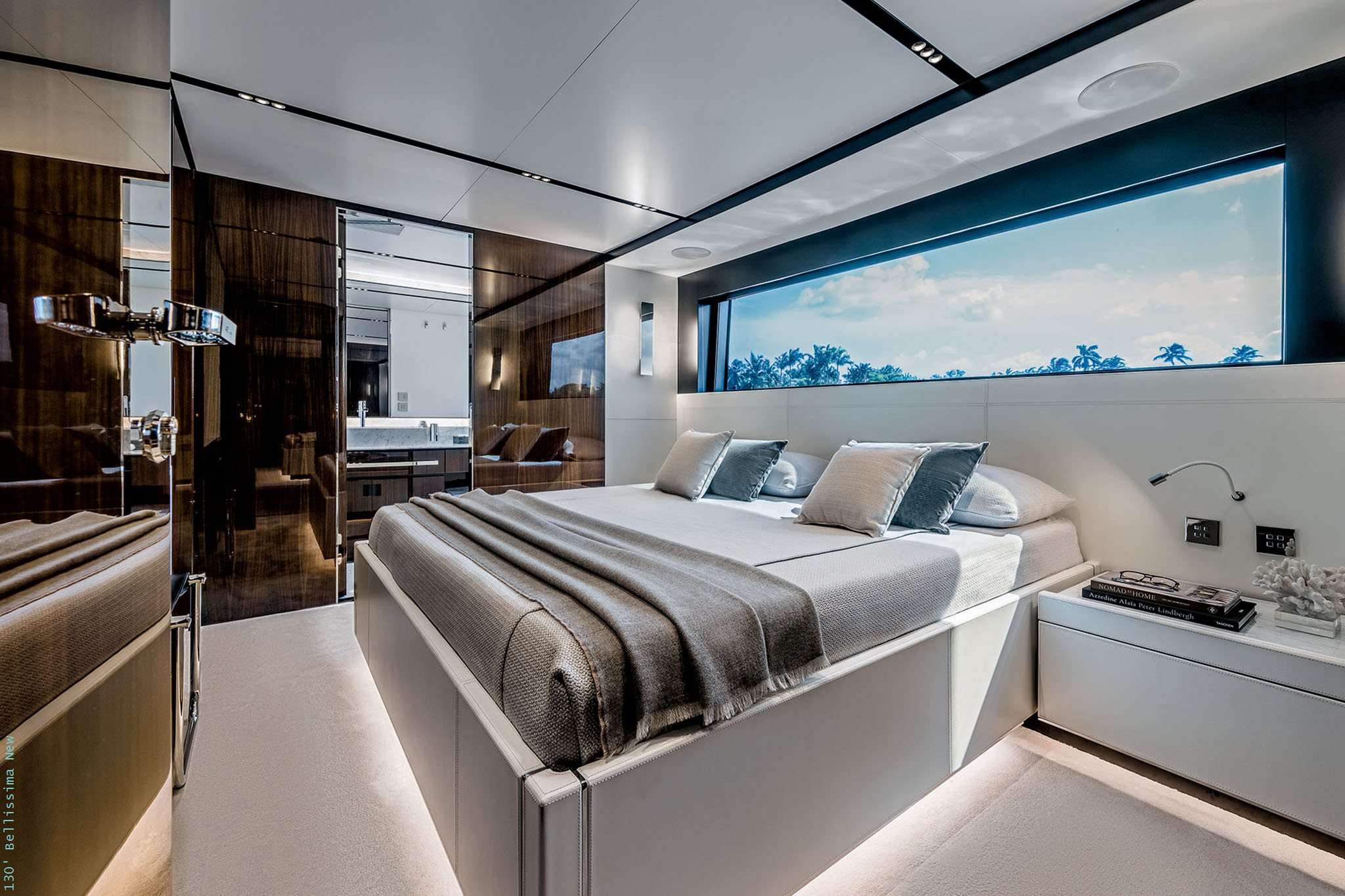 Yacht Photo 14