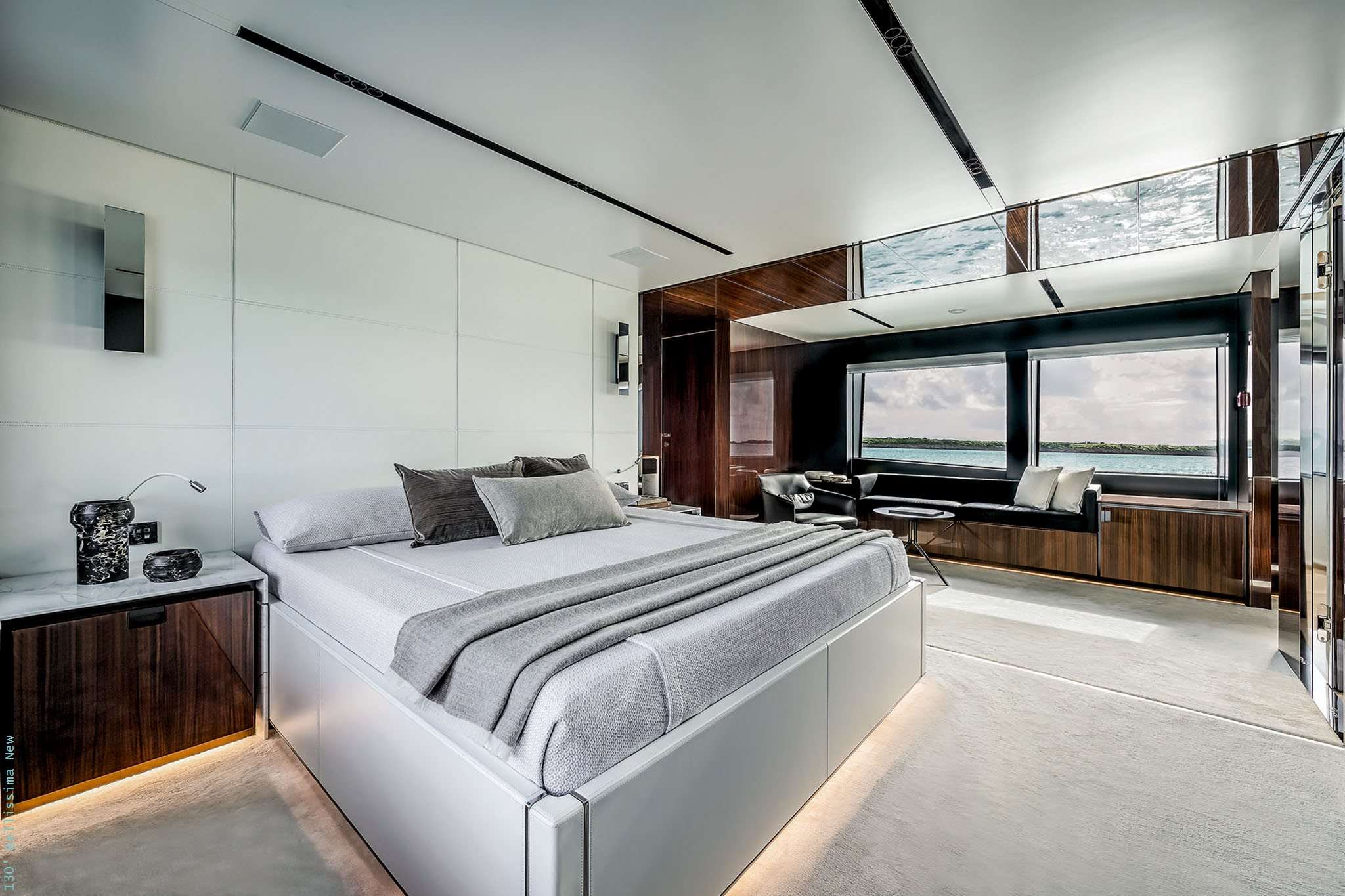 Yacht Photo 15