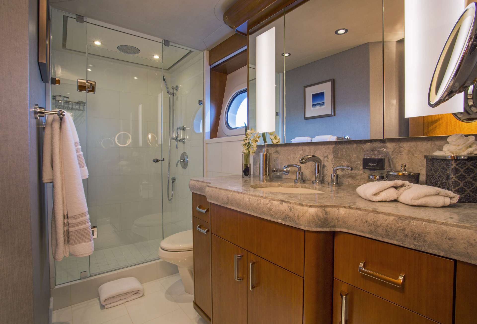 Yacht Photo 5