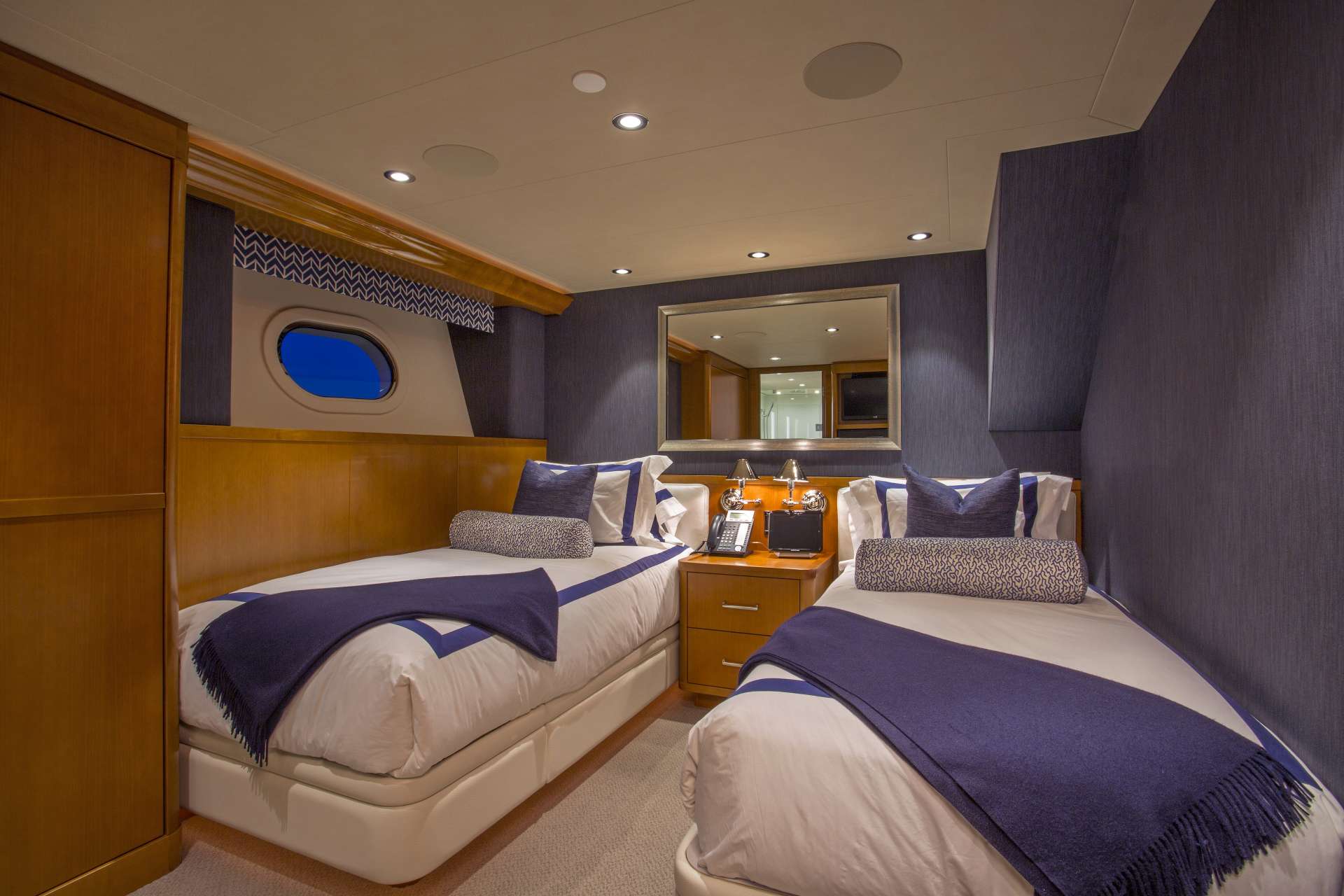 Yacht Photo 6