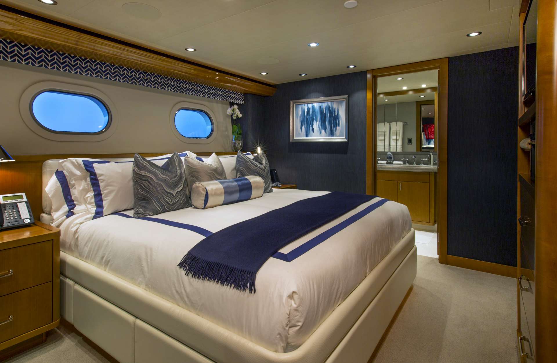Yacht Photo 8