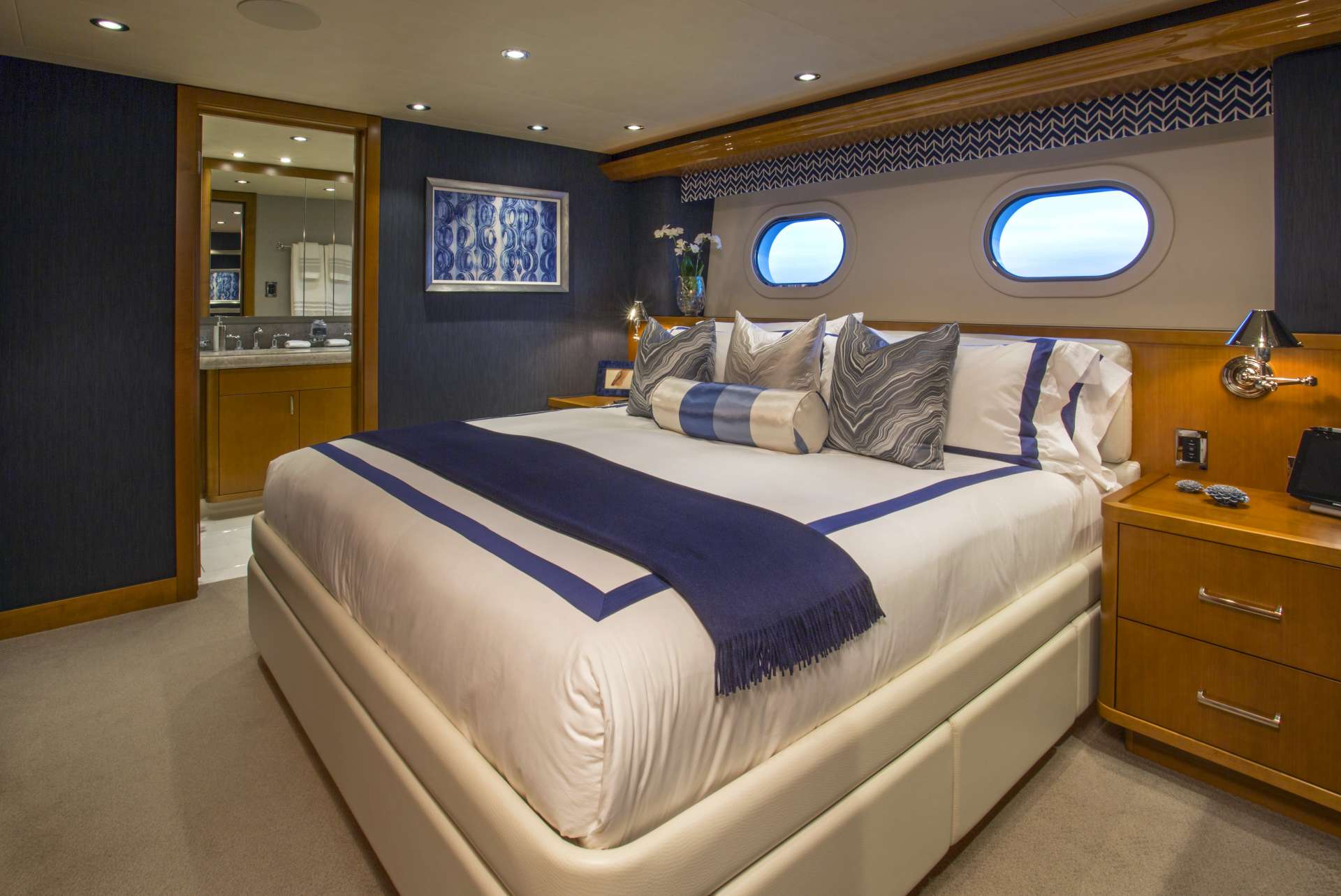 Yacht Photo 9