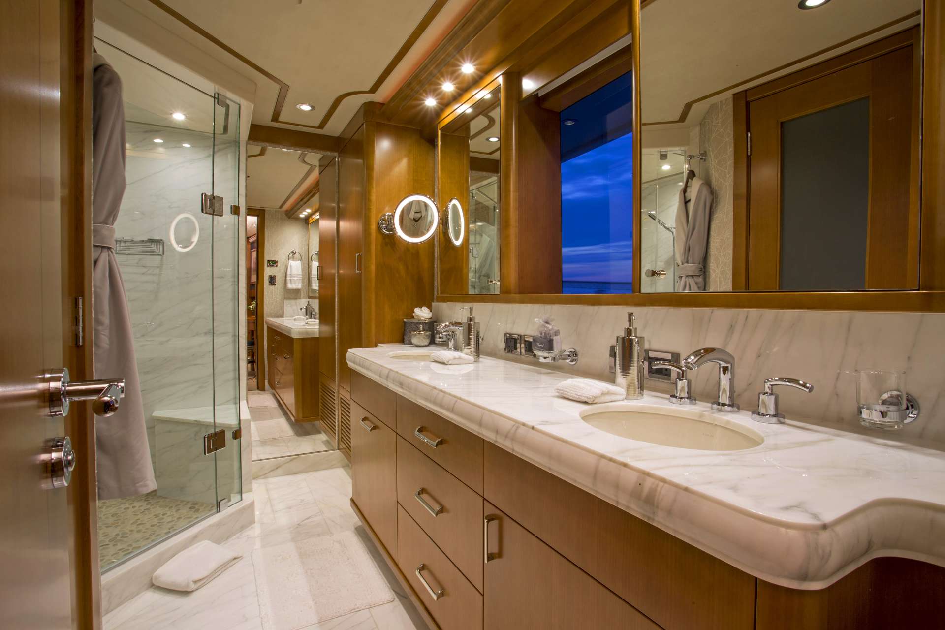 Yacht Photo 10