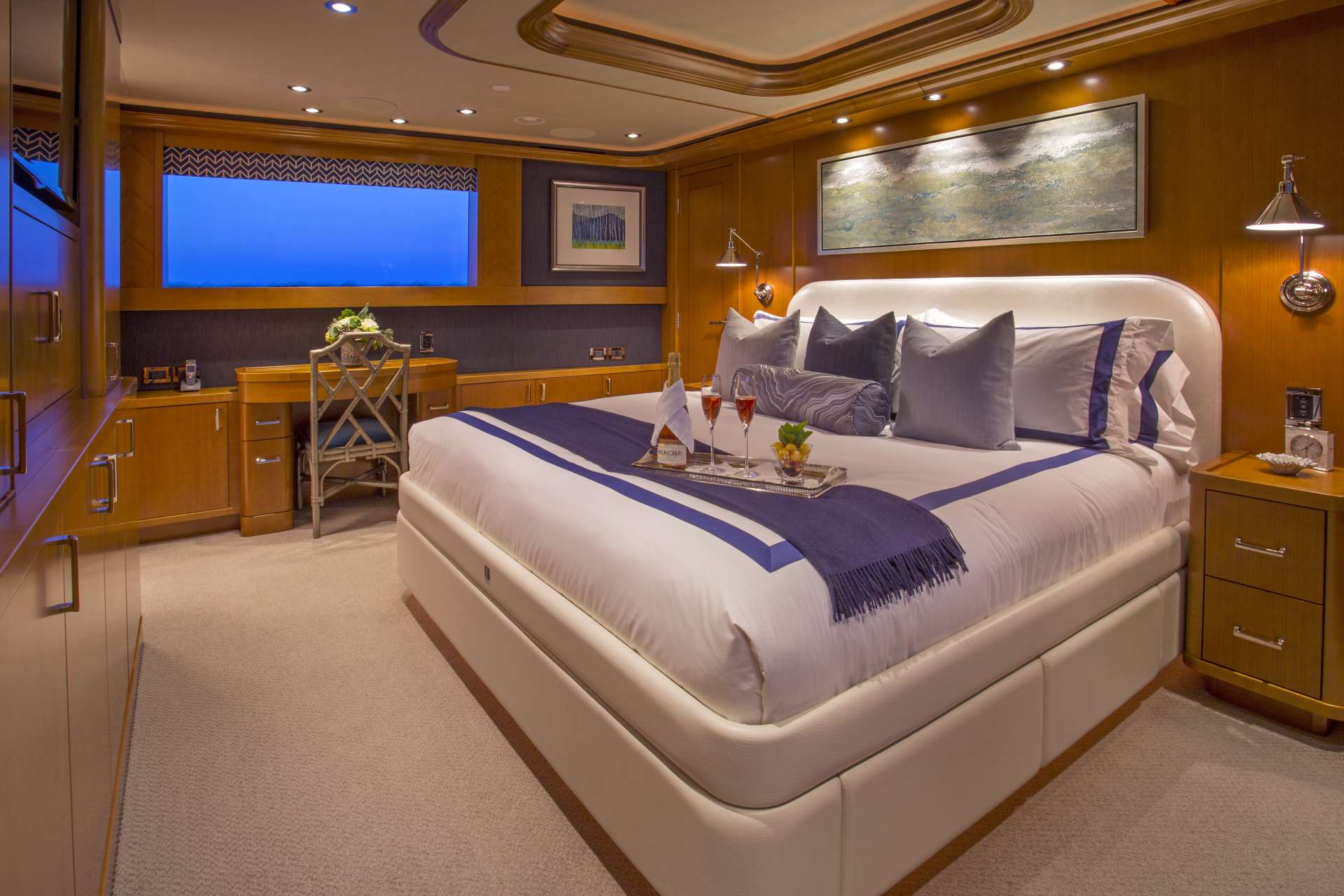 Yacht Photo 11