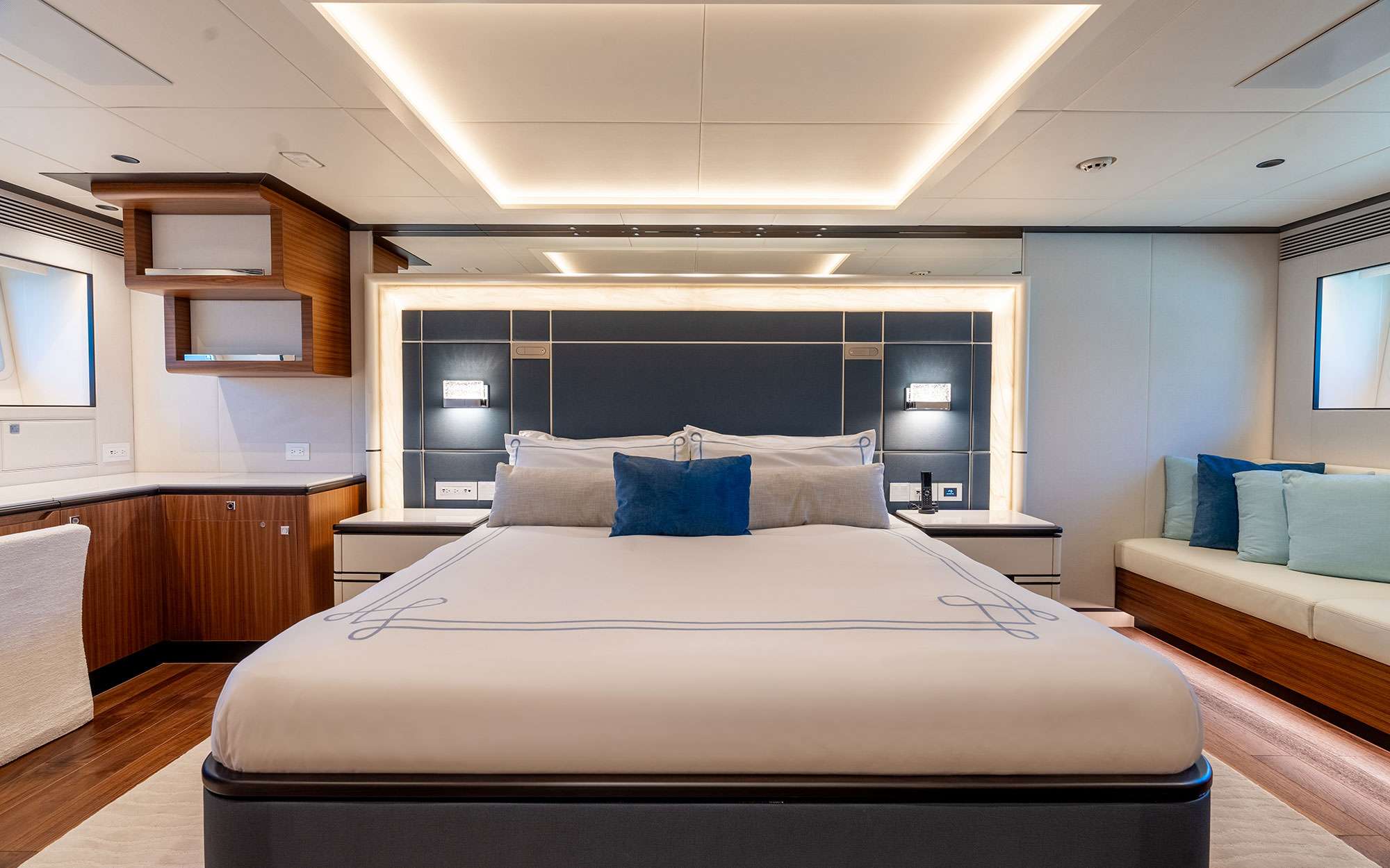 Yacht Photo 8