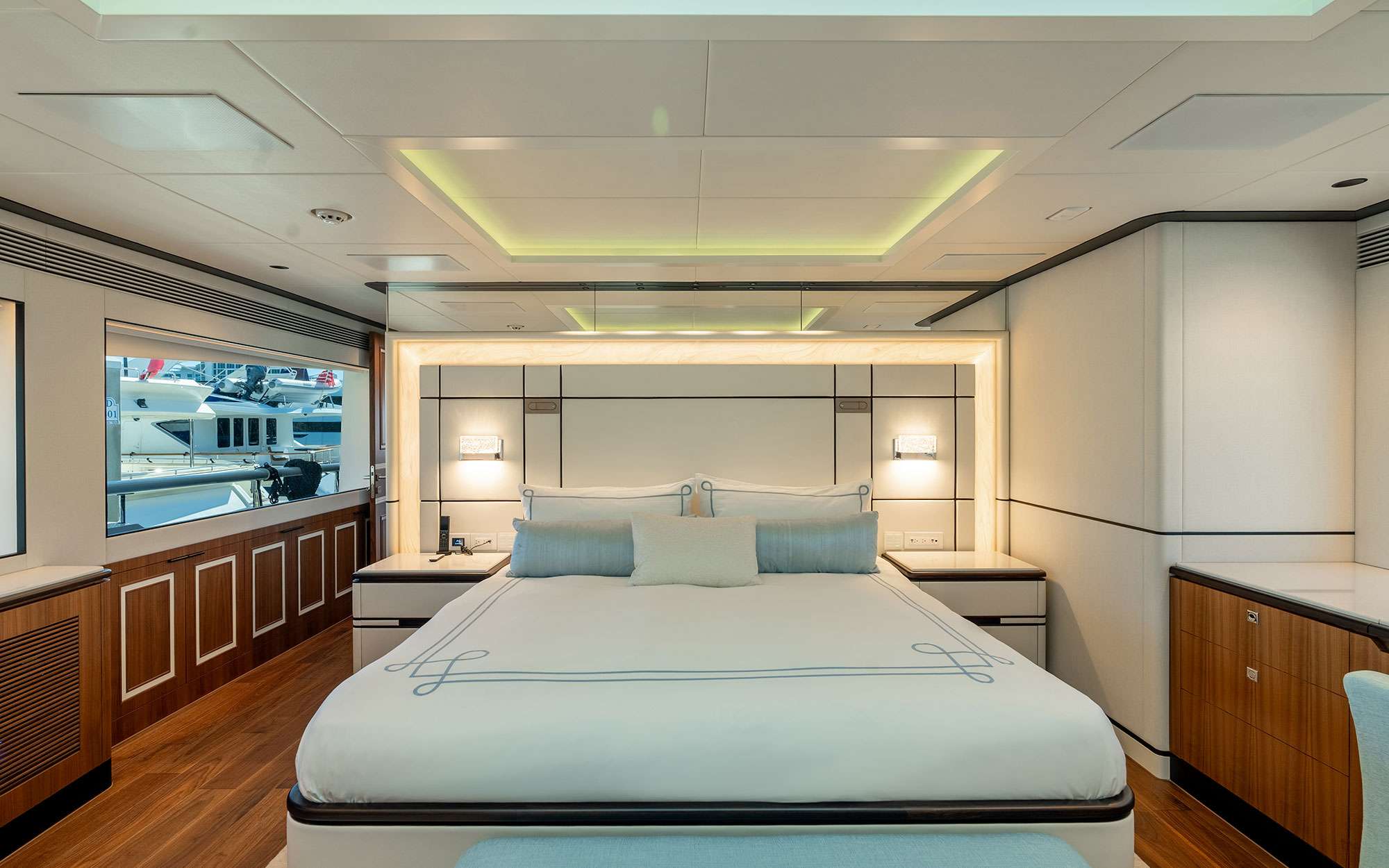 Yacht Photo 11