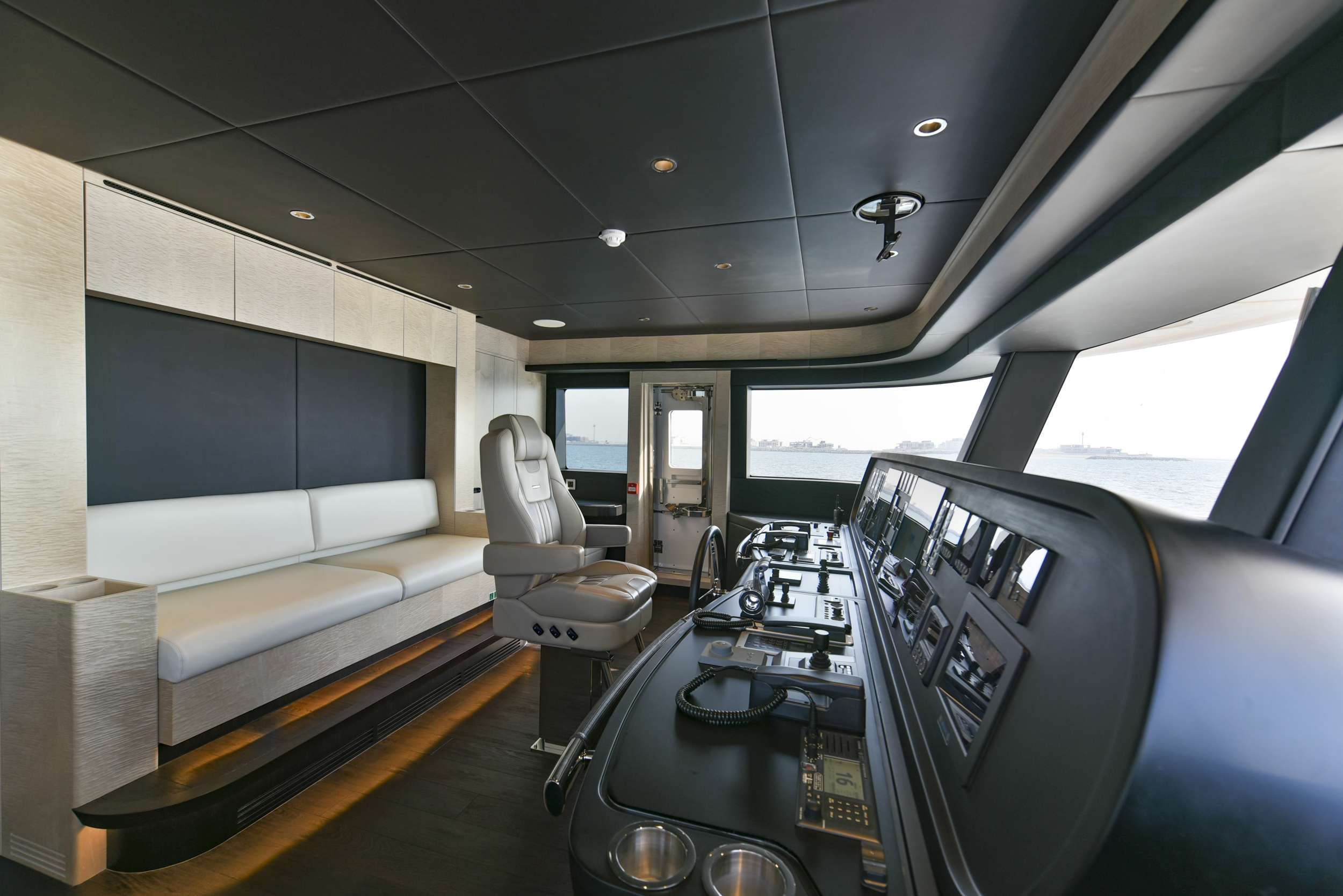 Yacht Photo 6