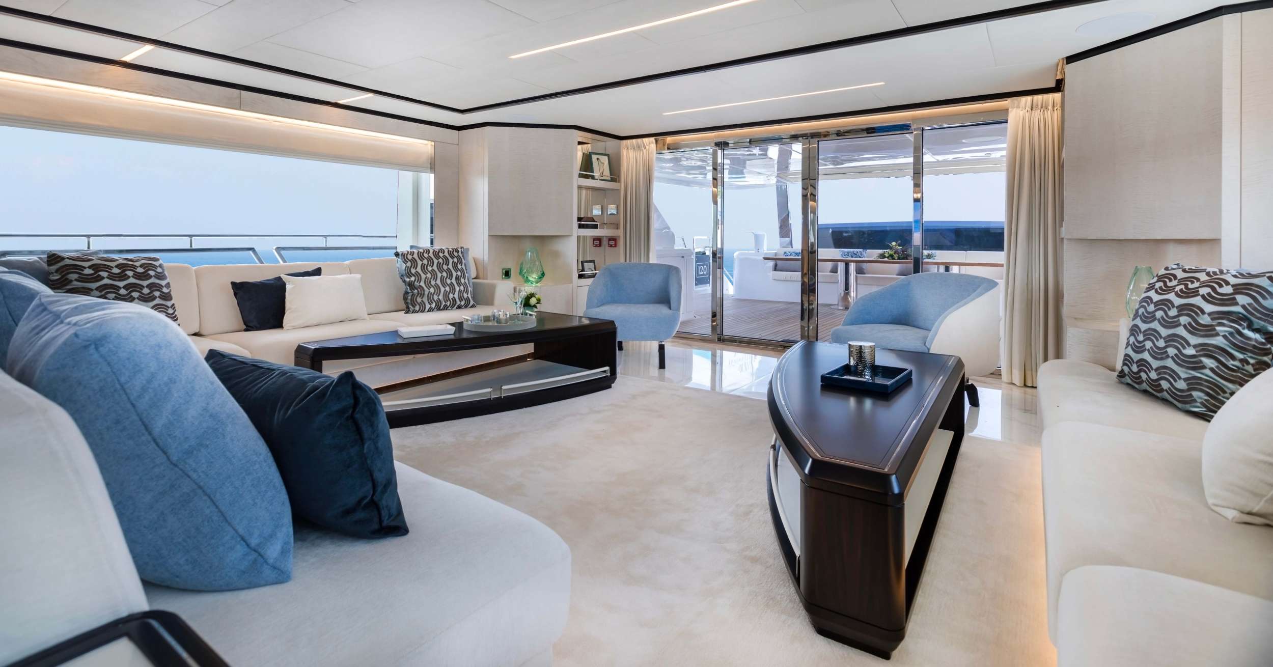 Yacht Photo 7