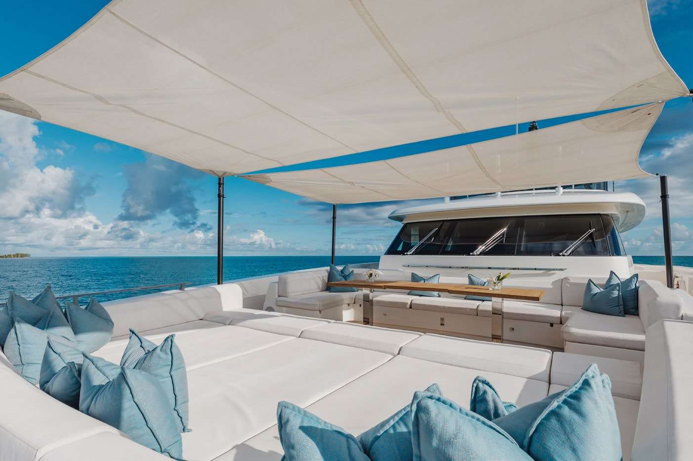 Yacht Photo 7