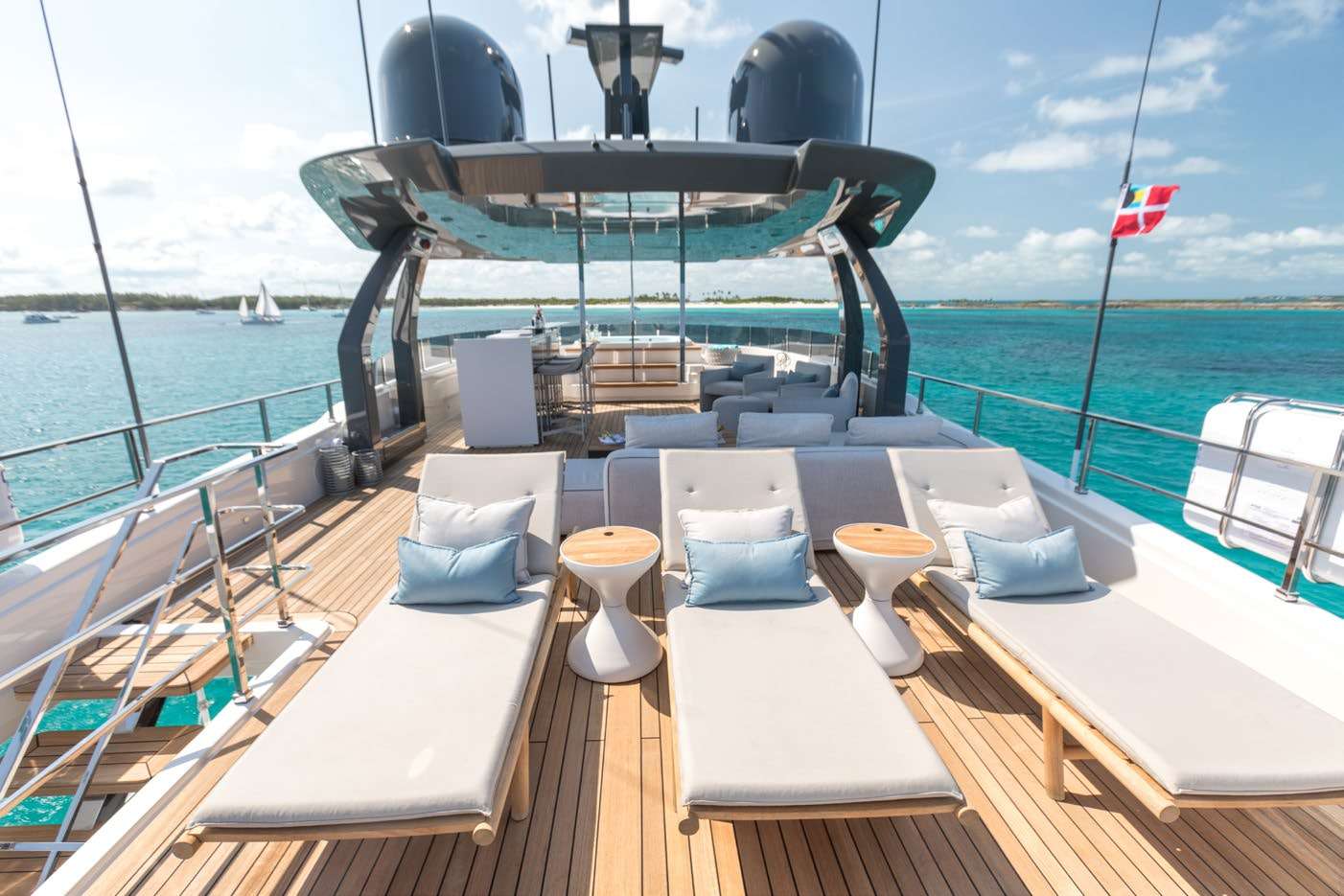 Yacht Photo 8