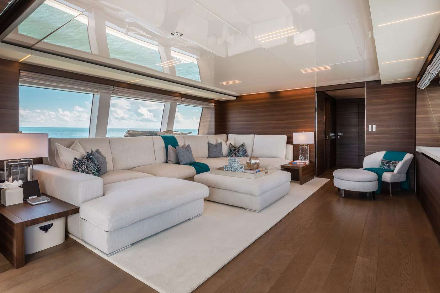 Yacht Photo 11