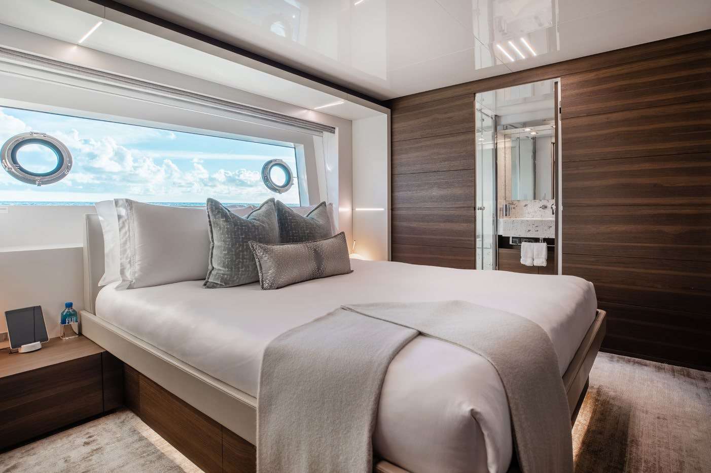 Yacht Photo 13