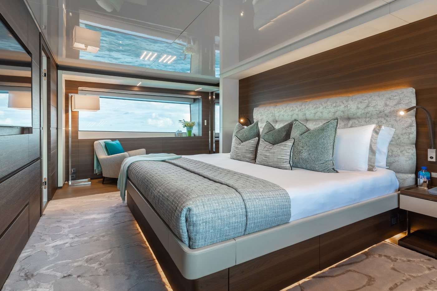 Yacht Photo 15