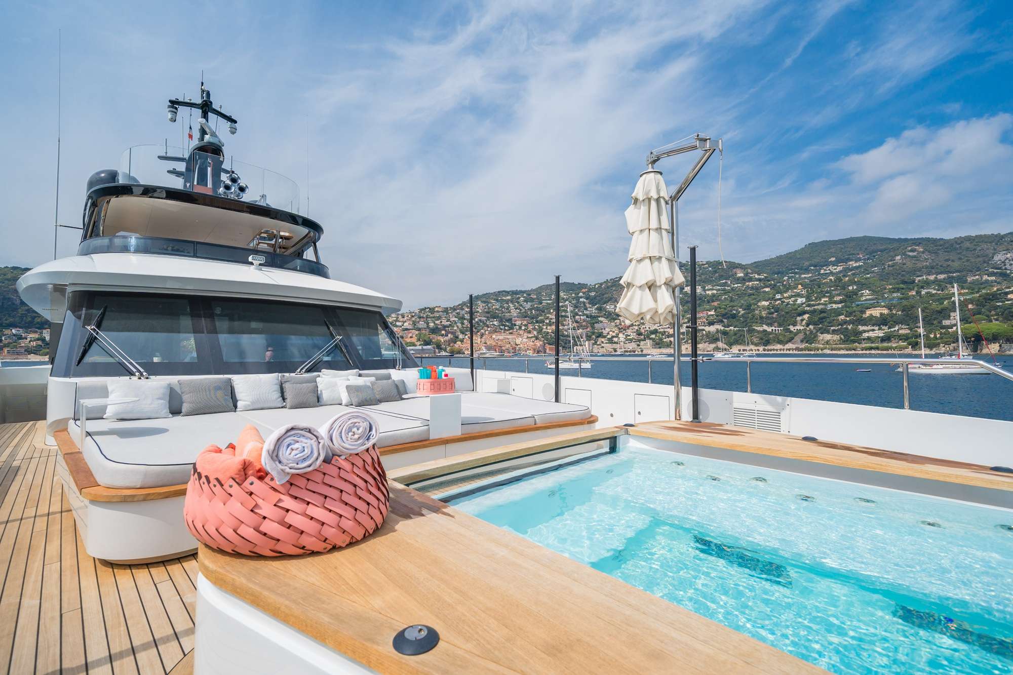Yacht Photo 8