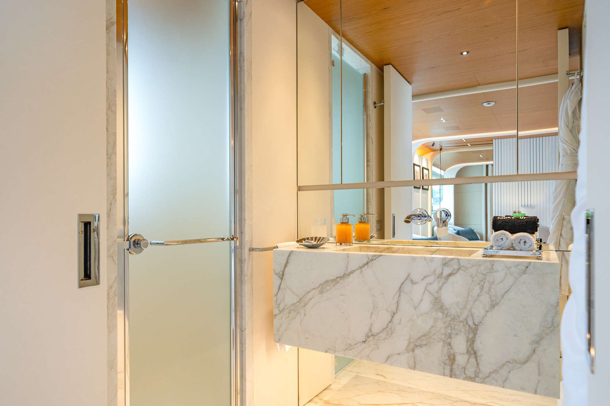 Yacht Photo 11
