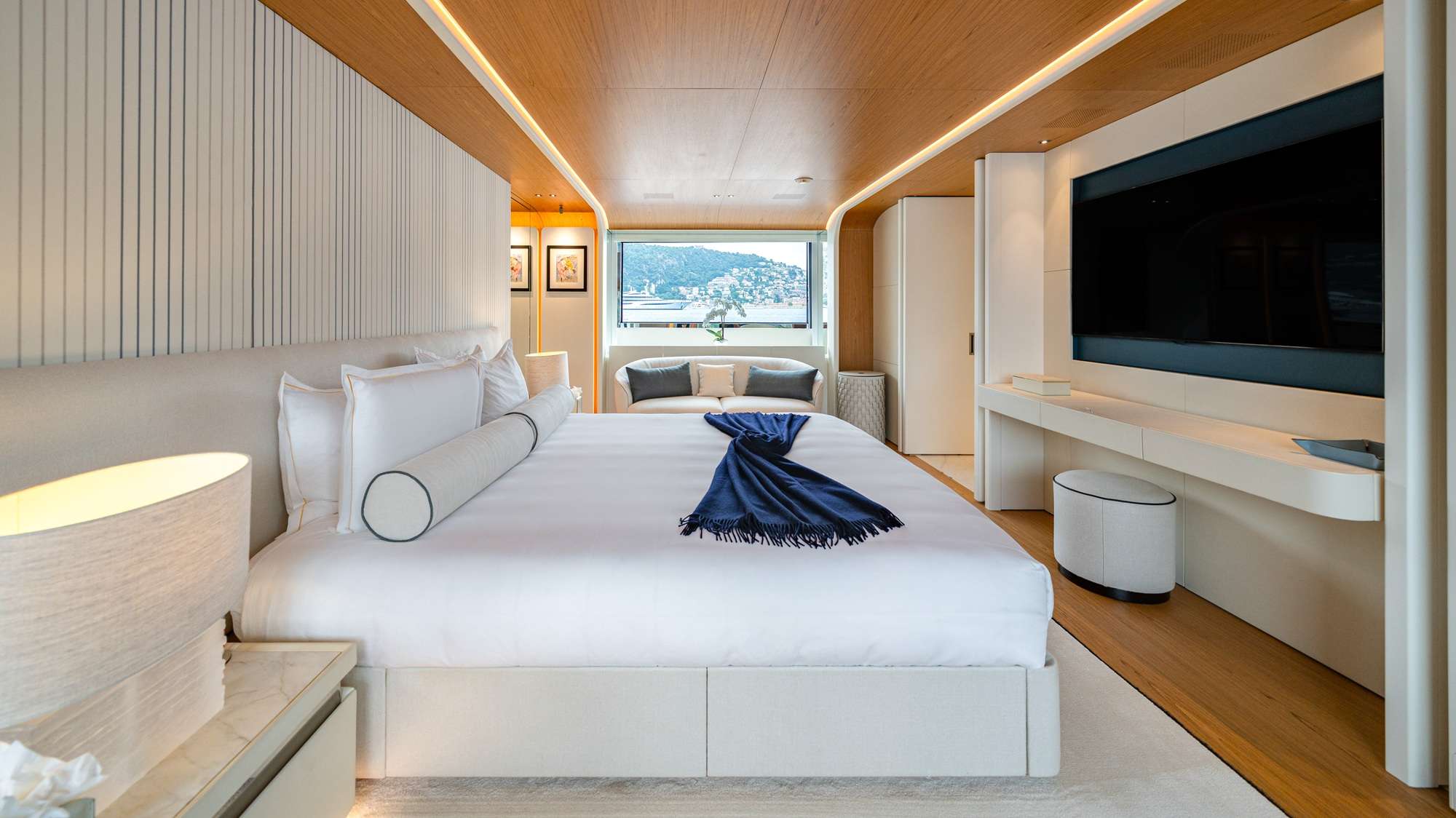 Yacht Photo 14