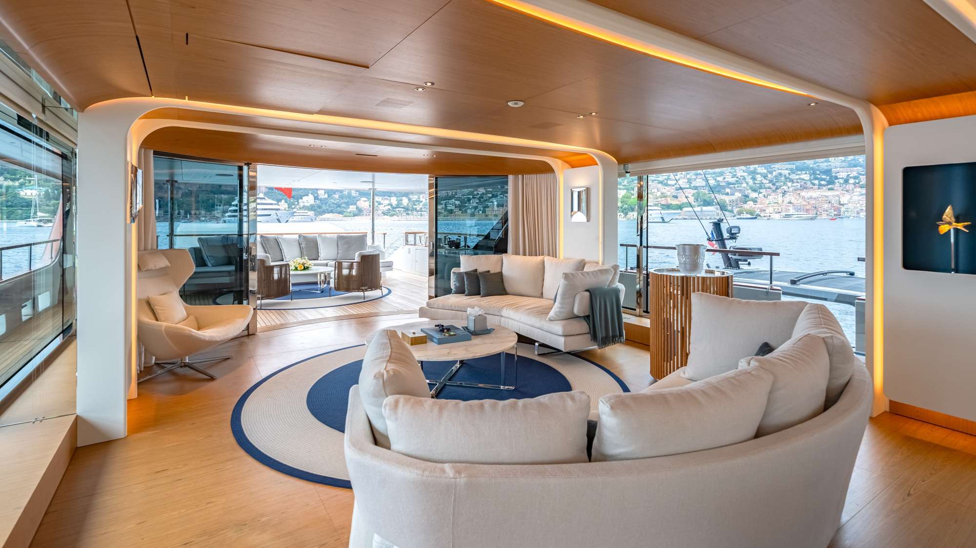 Yacht Photo 18