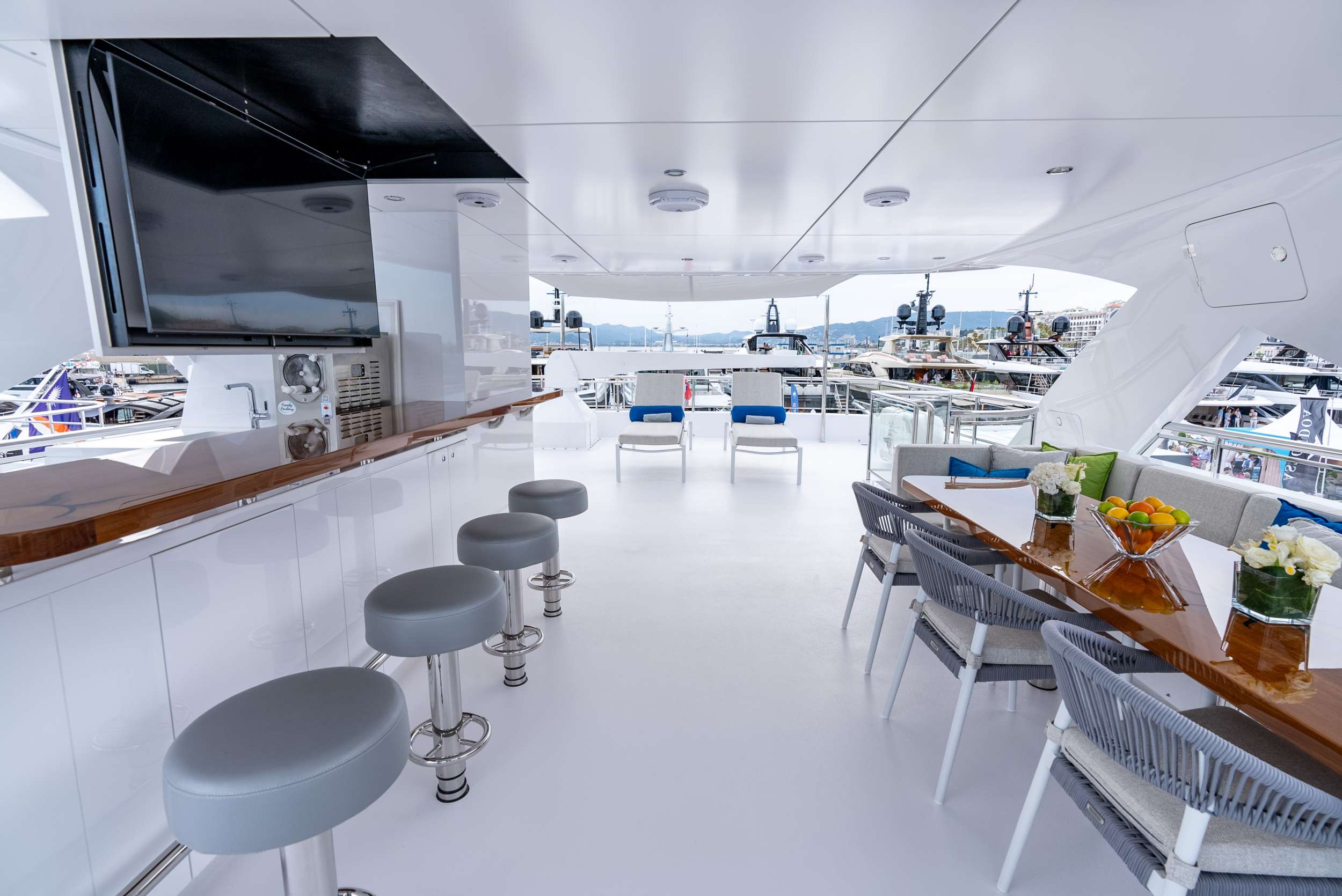 Yacht Photo 4