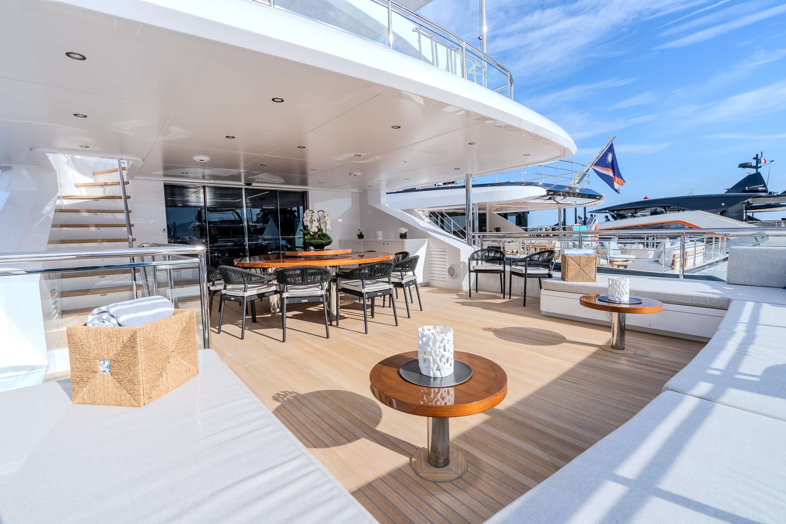 Yacht Photo 8