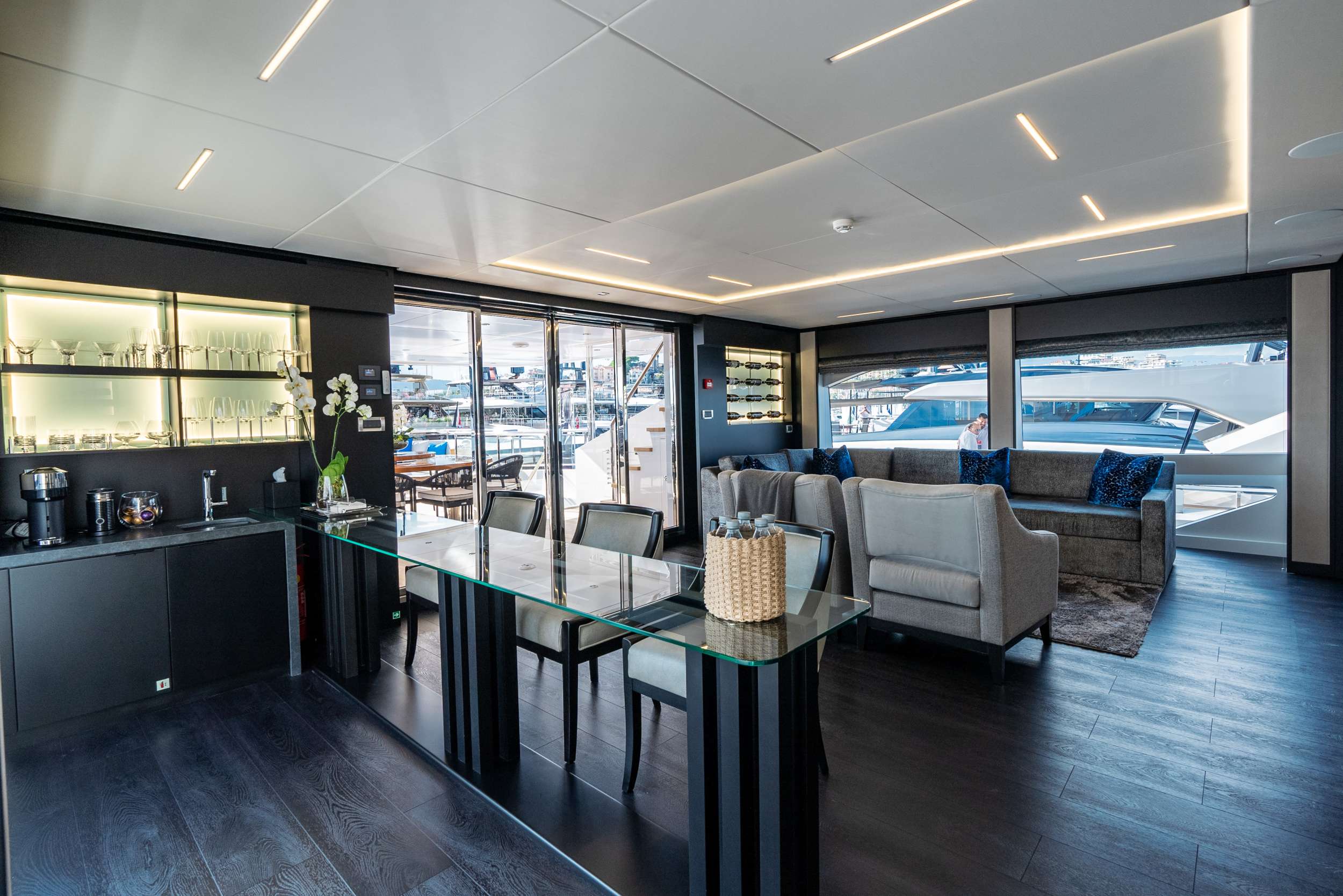 Yacht Photo 10