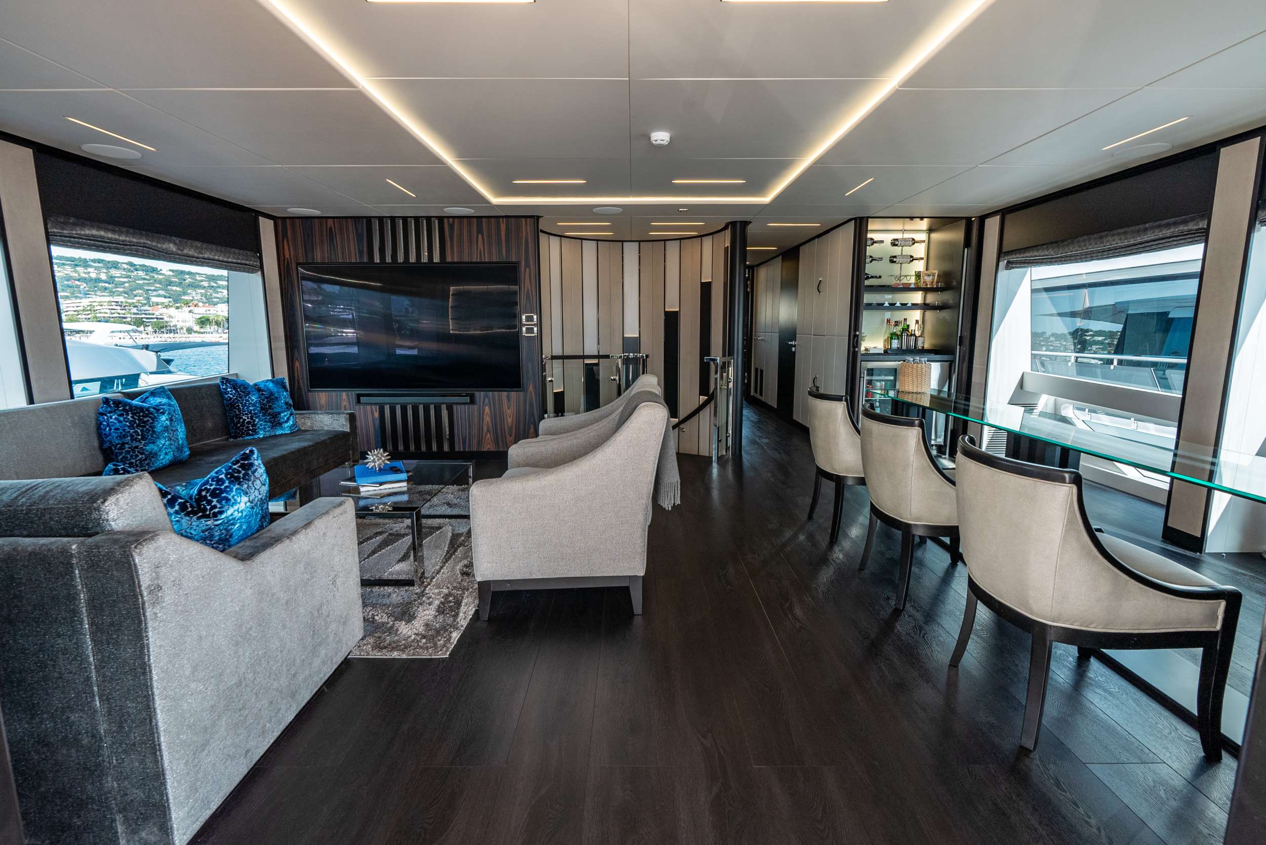 Yacht Photo 11