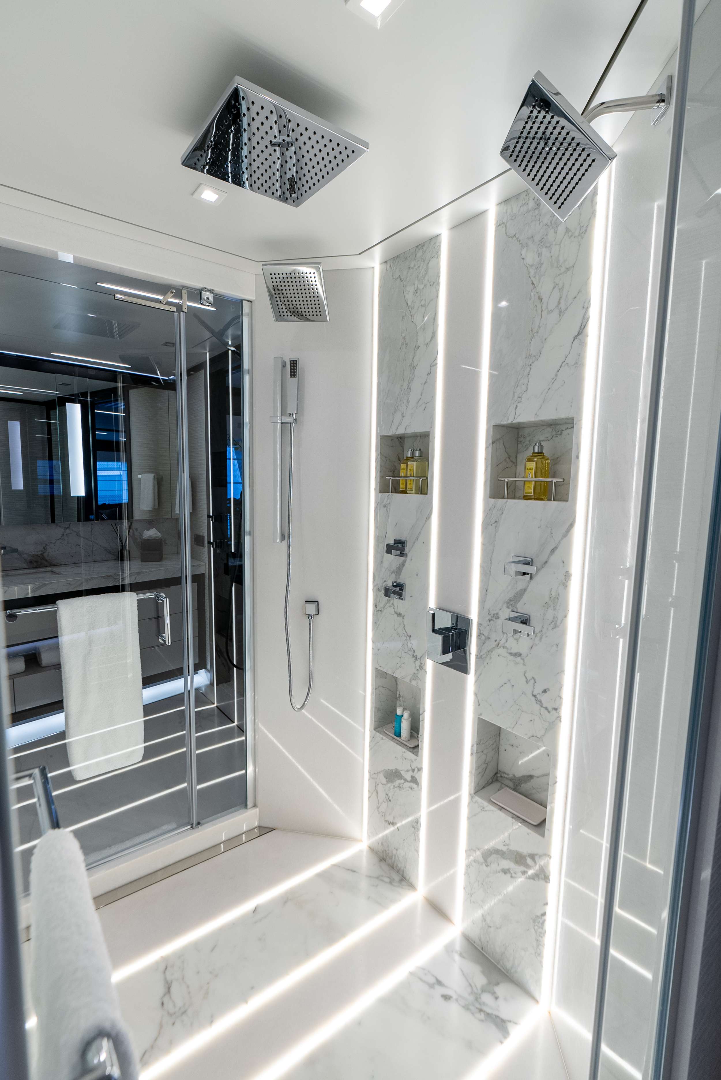 Yacht Photo 14