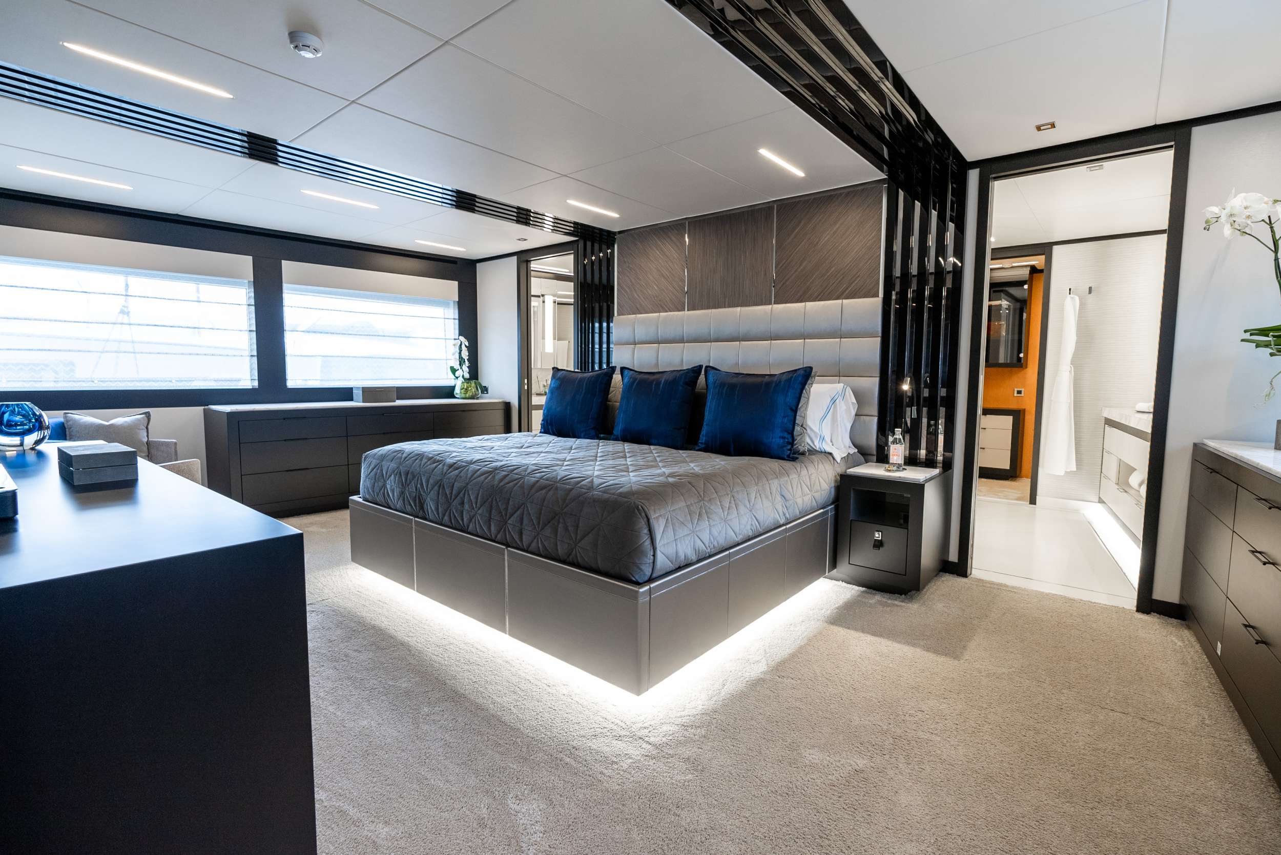 Yacht Photo 15