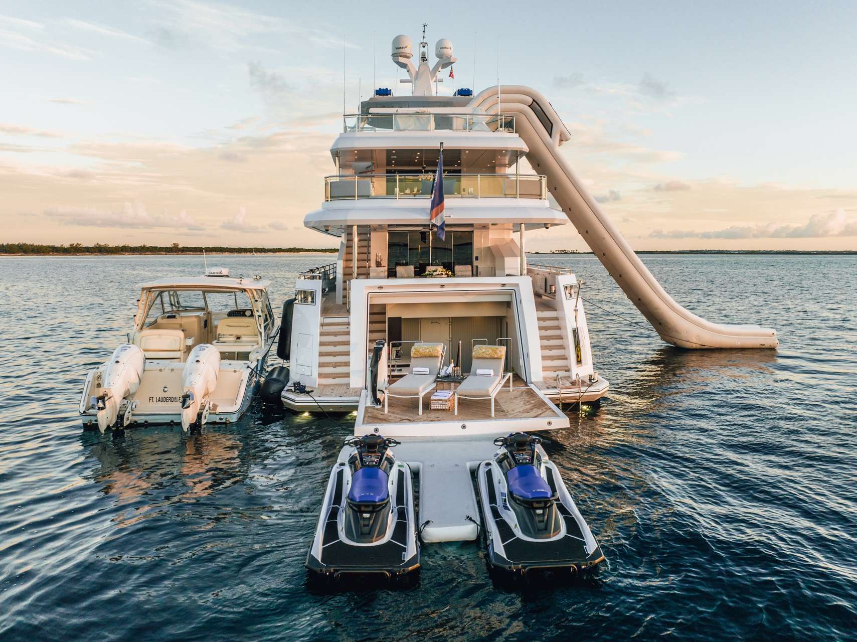 Yacht Photo 16