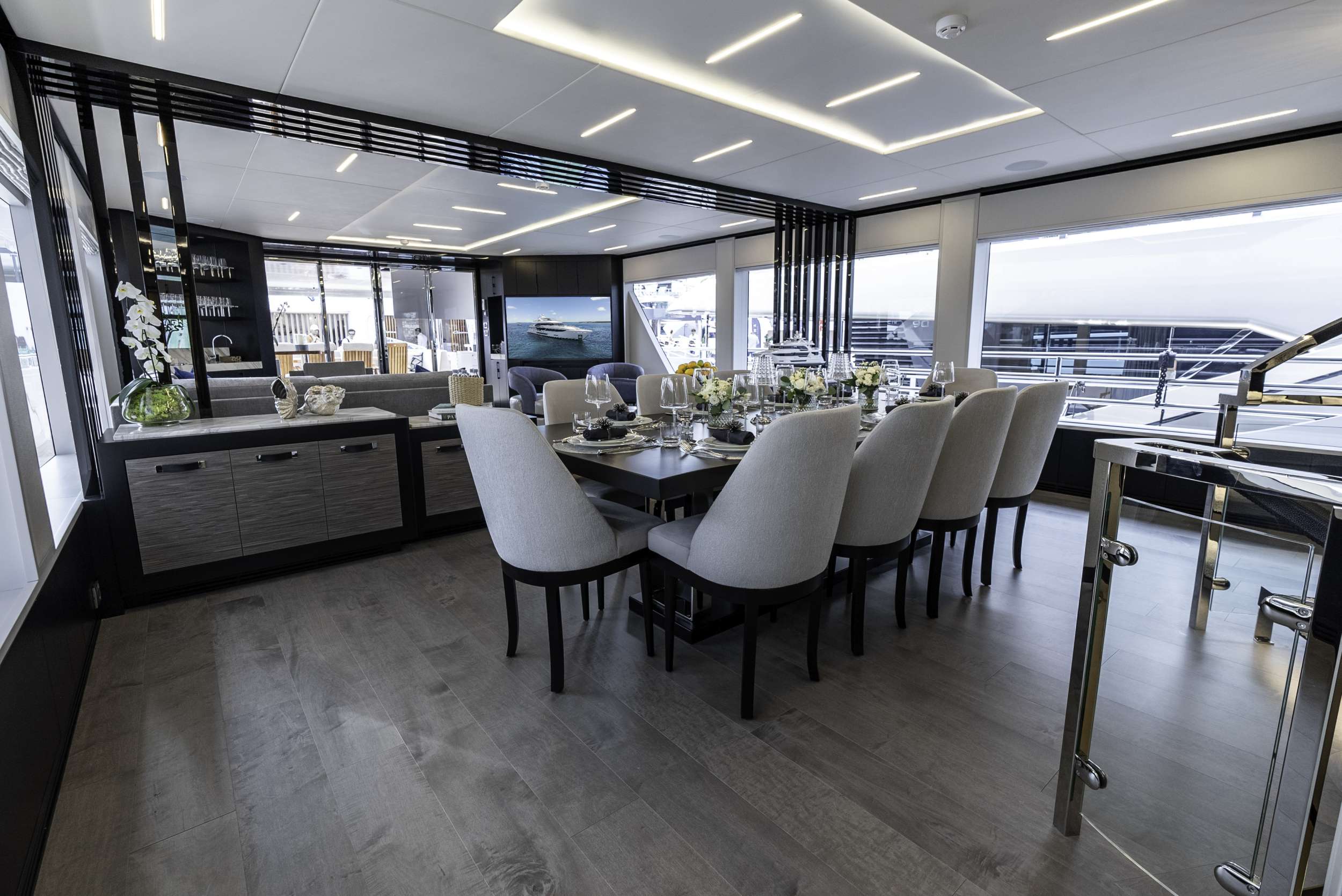 Yacht Photo 18