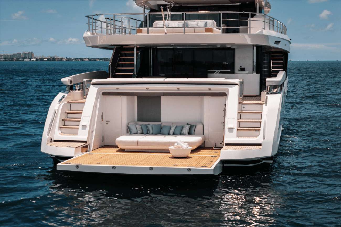 Yacht Photo 4