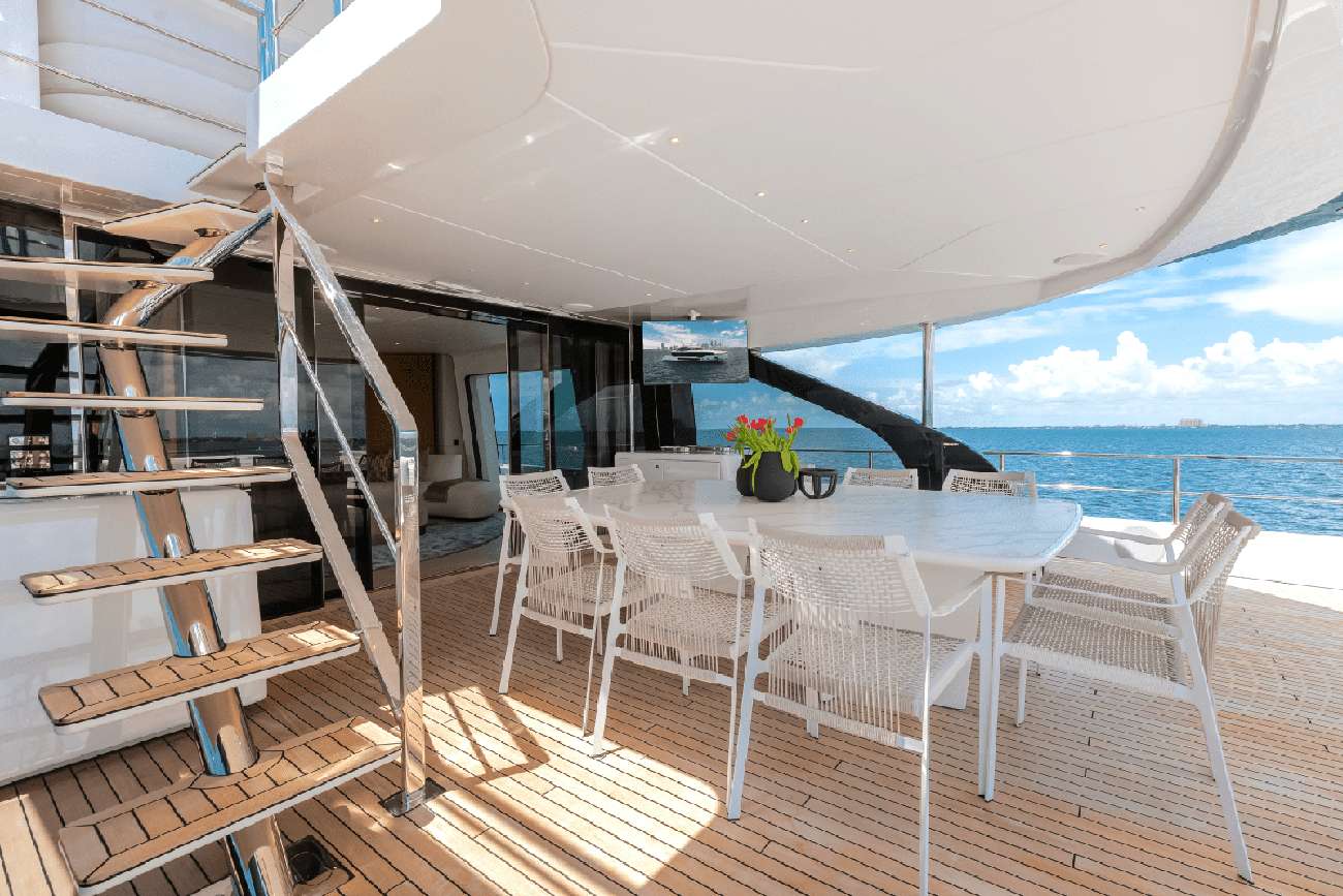 Yacht Photo 5