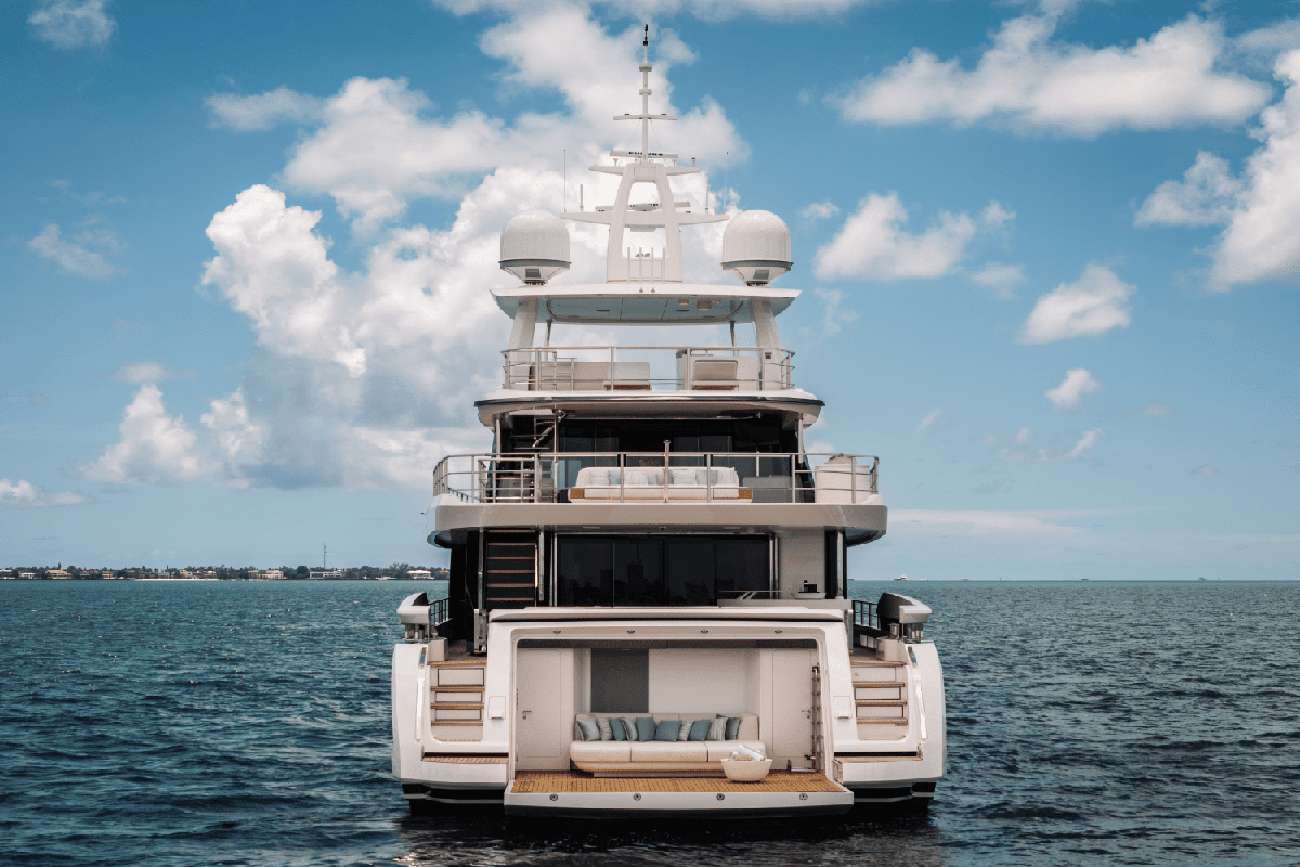 Yacht Photo 6
