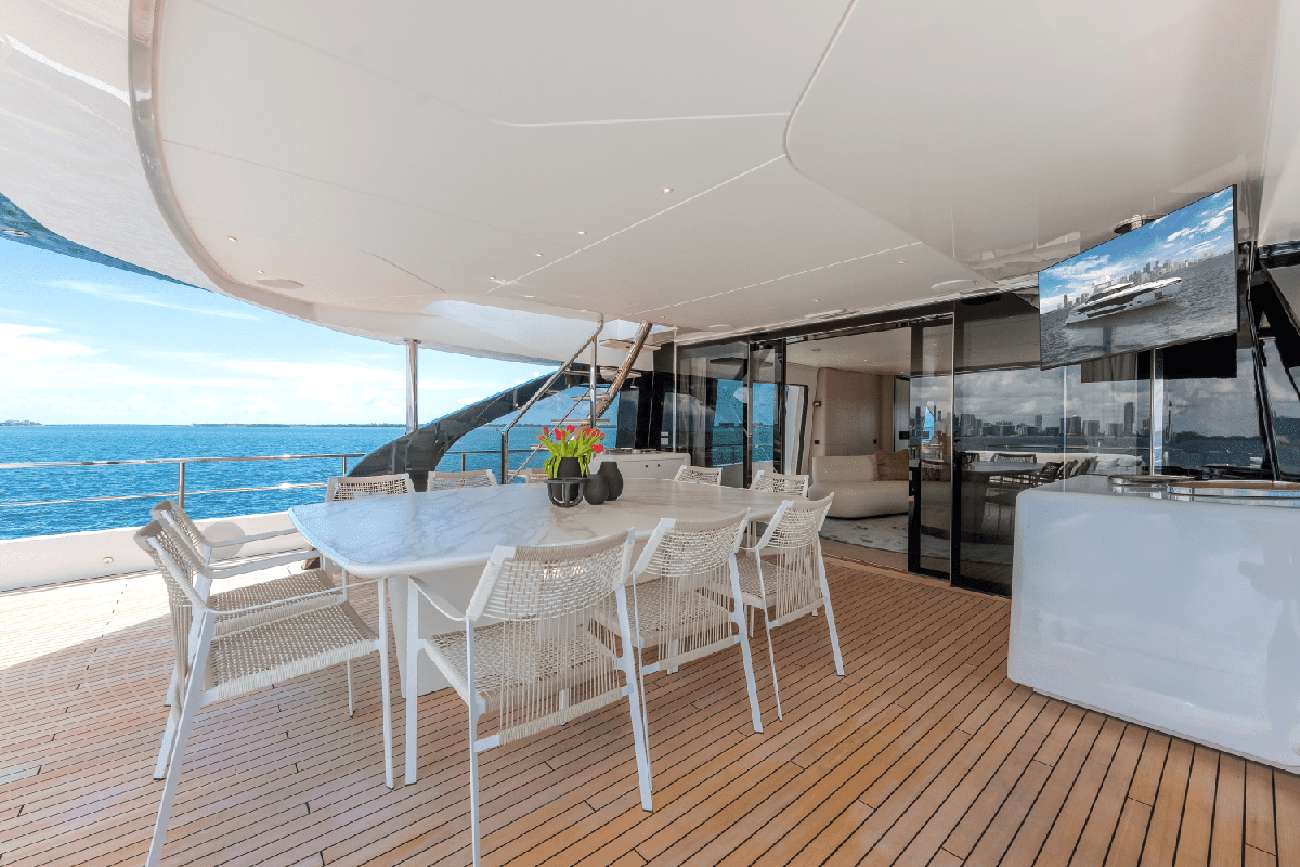 Yacht Photo 7