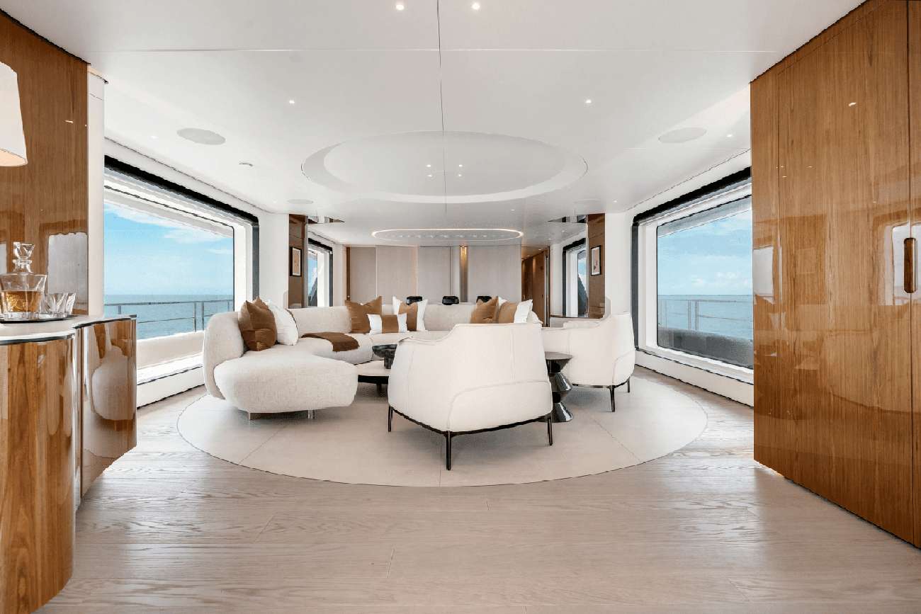 Yacht Photo 8