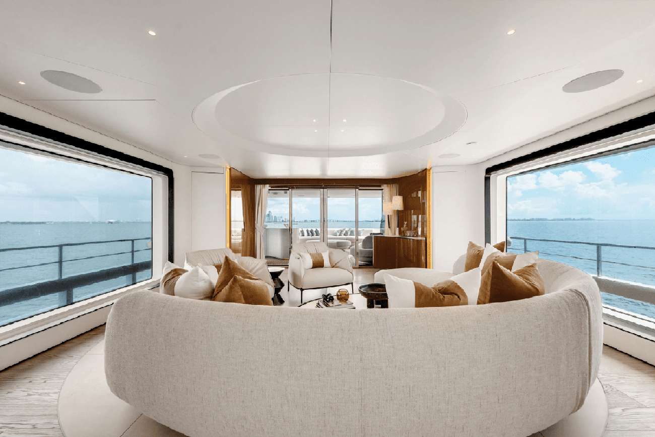 Yacht Photo 9