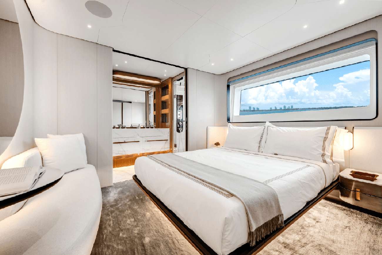Yacht Photo 16