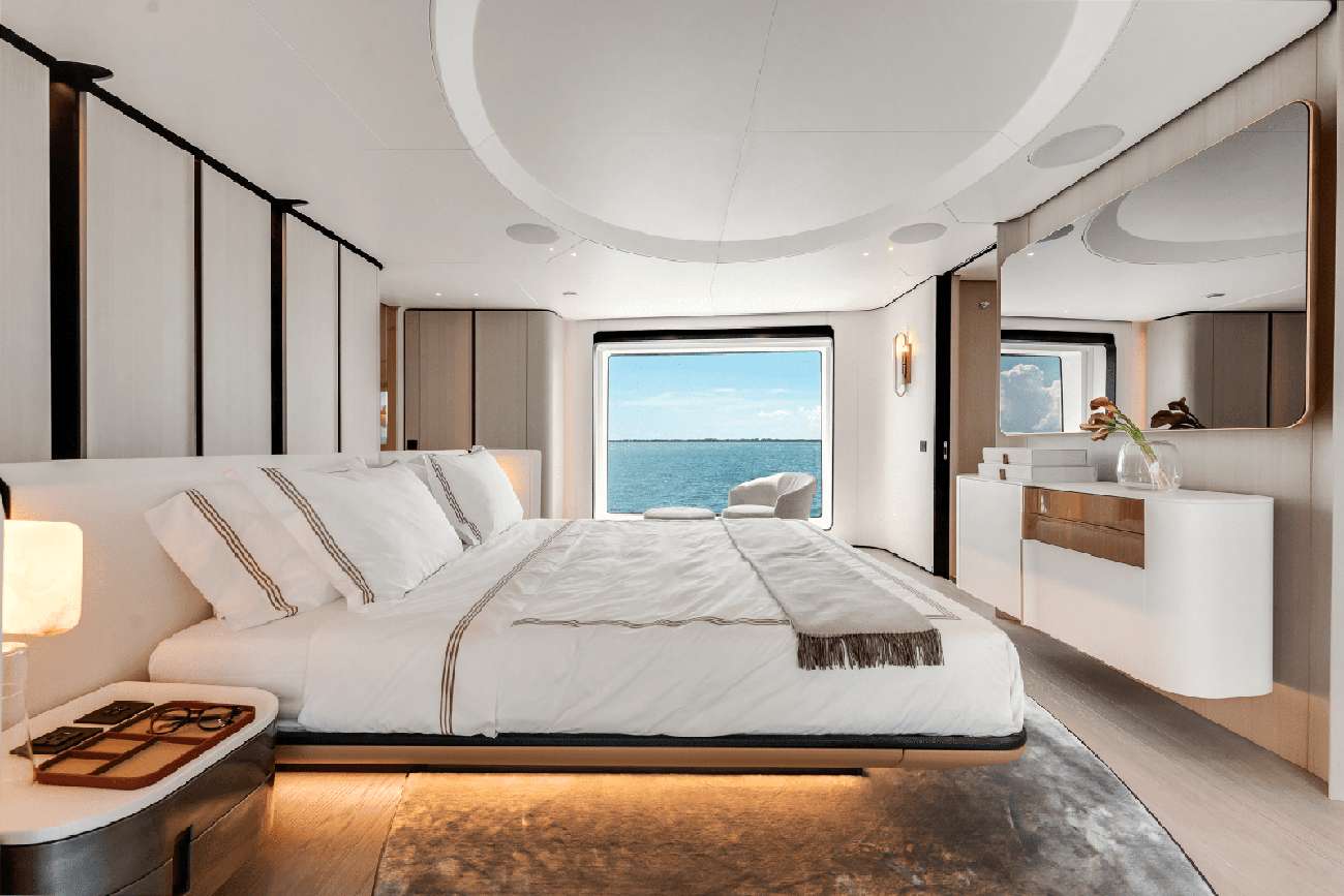 Yacht Photo 18