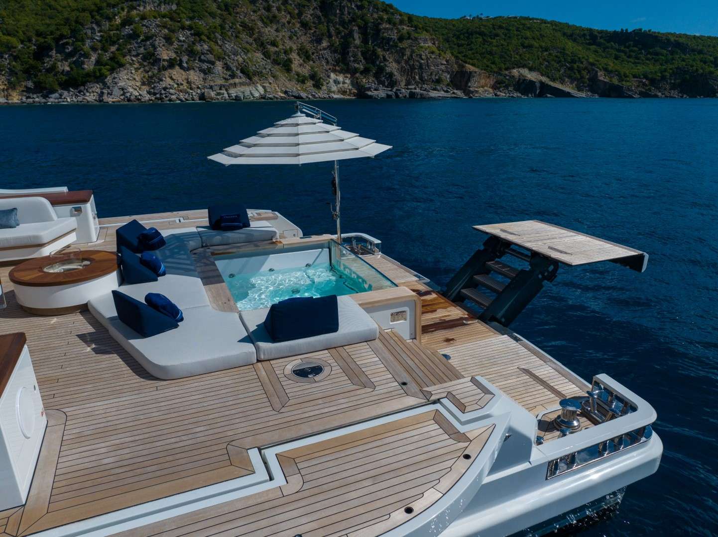 Yacht Photo 5