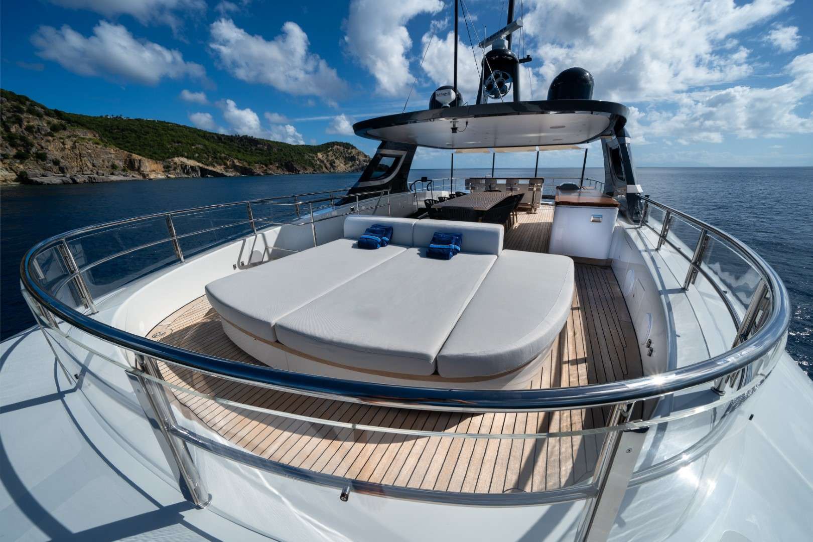 Yacht Photo 7