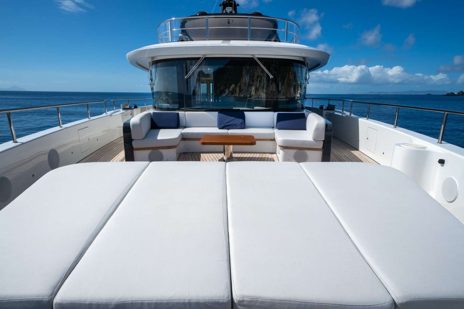 Yacht Photo 8