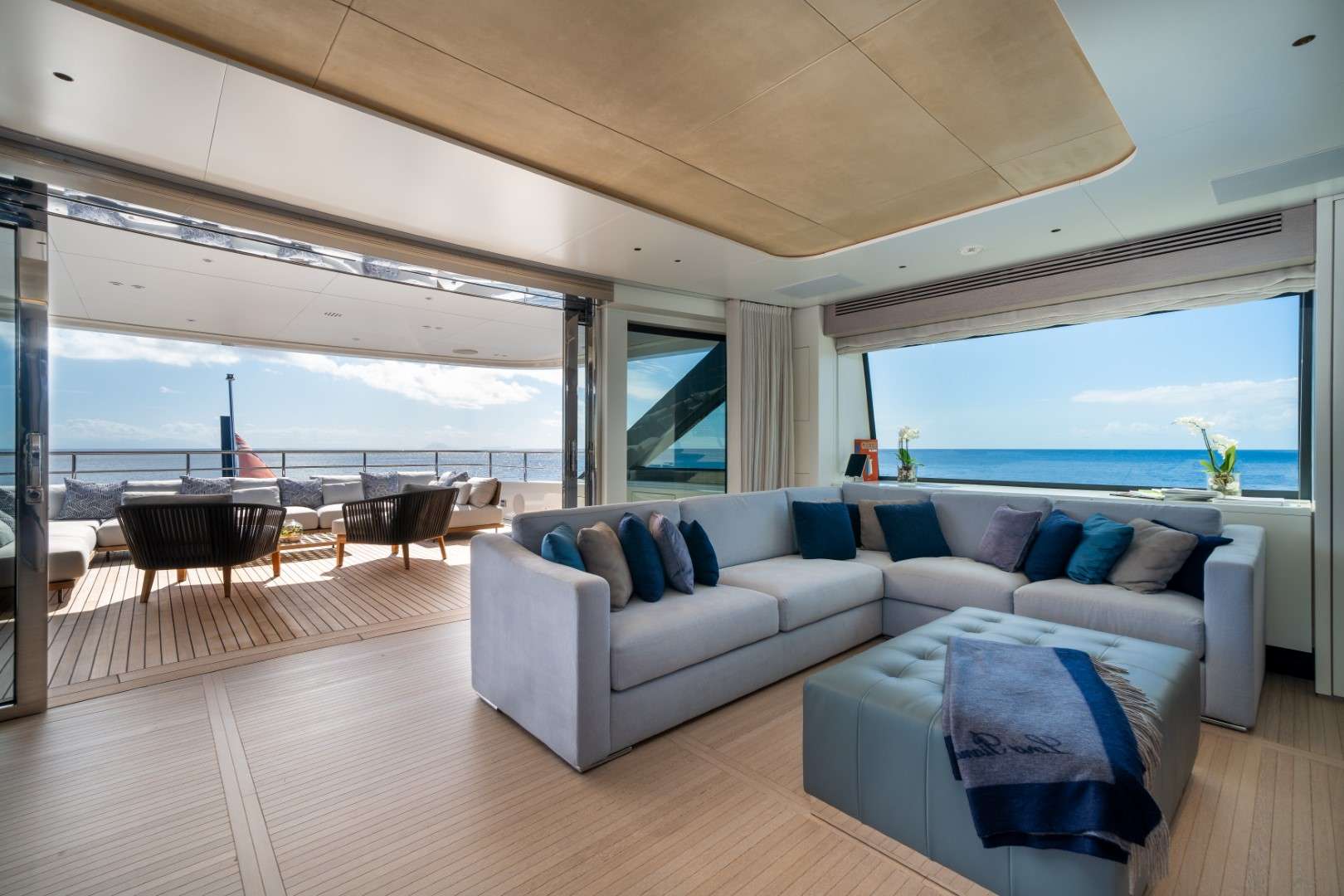 Yacht Photo 9