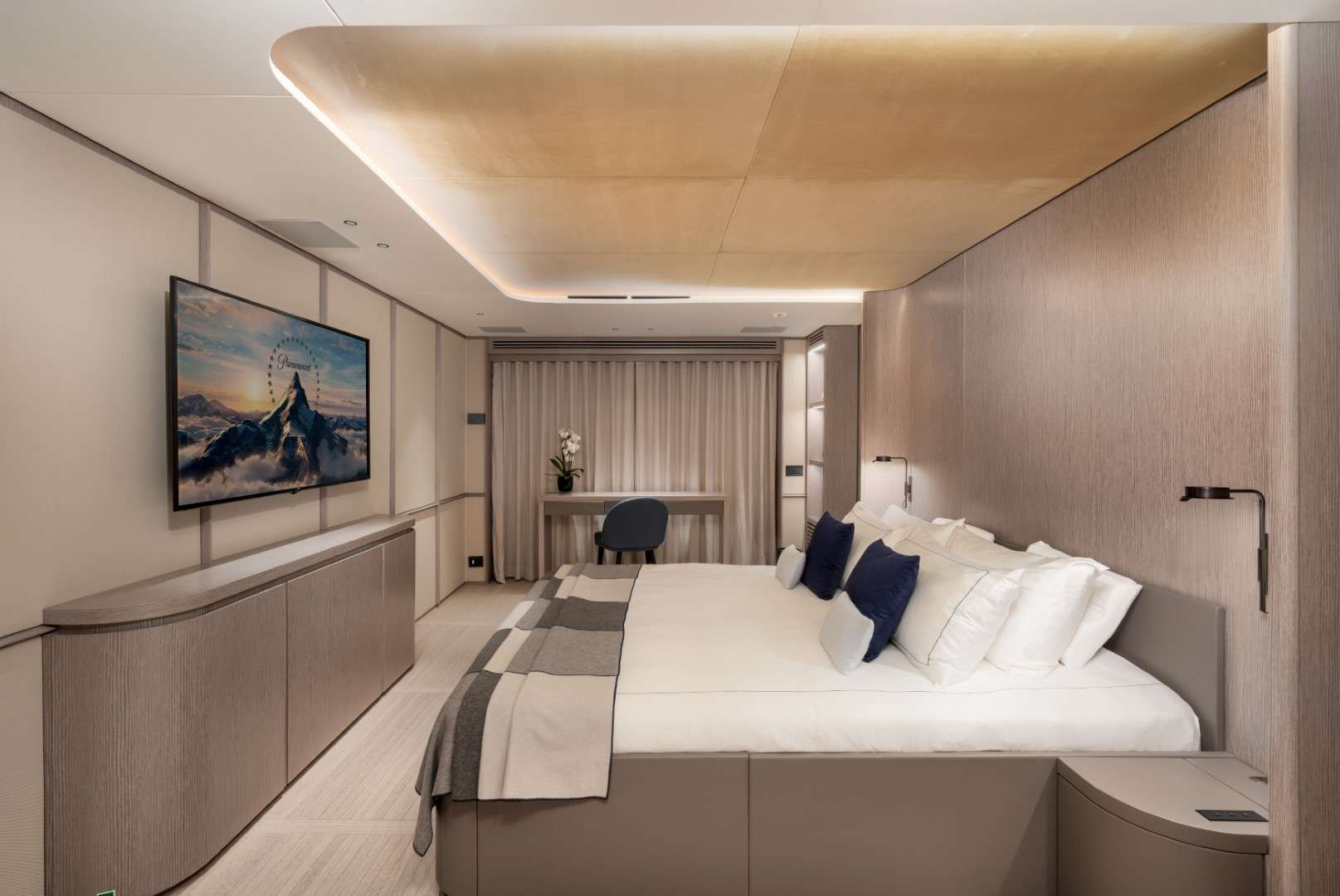 Yacht Photo 12