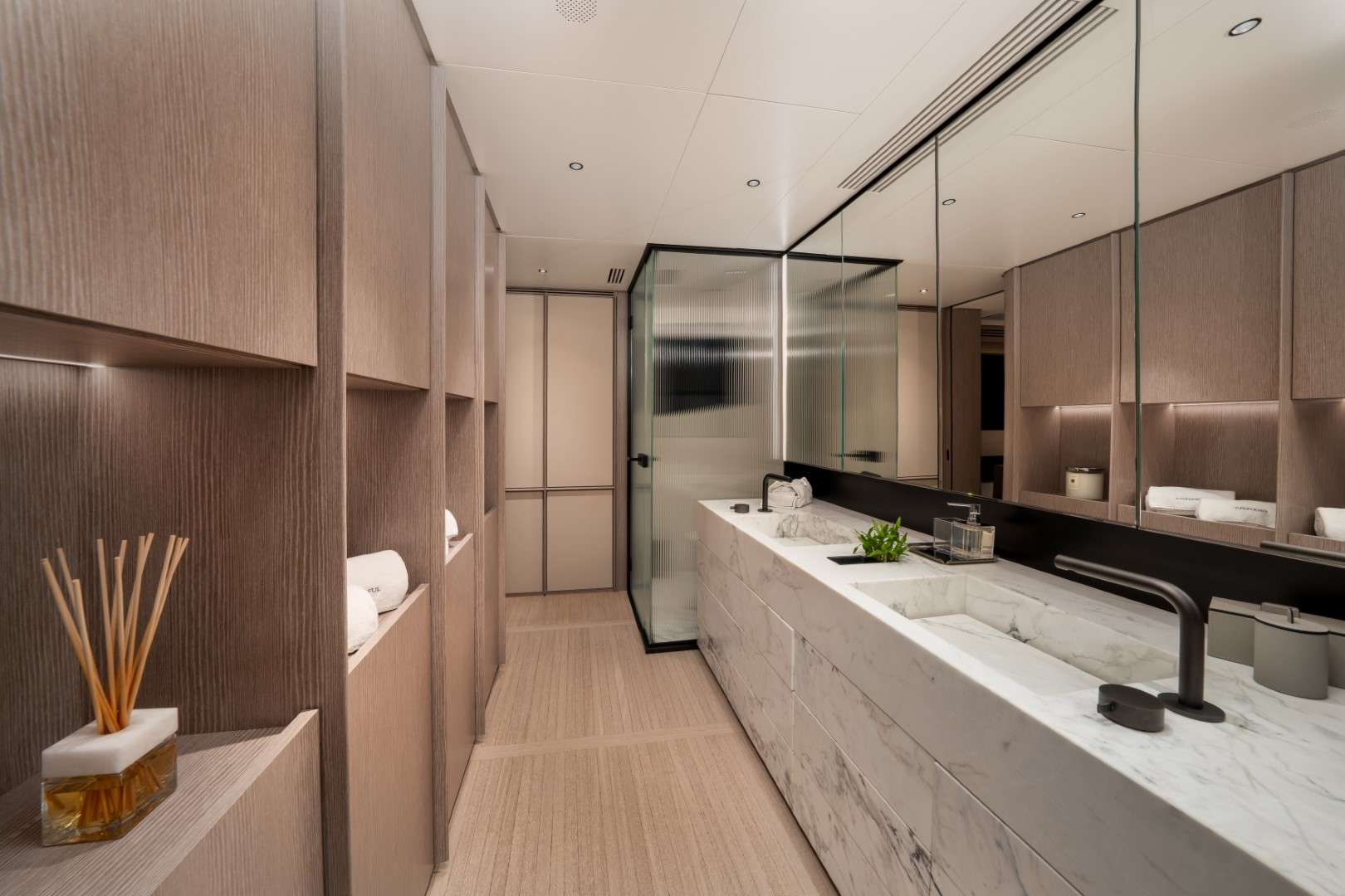 Yacht Photo 14