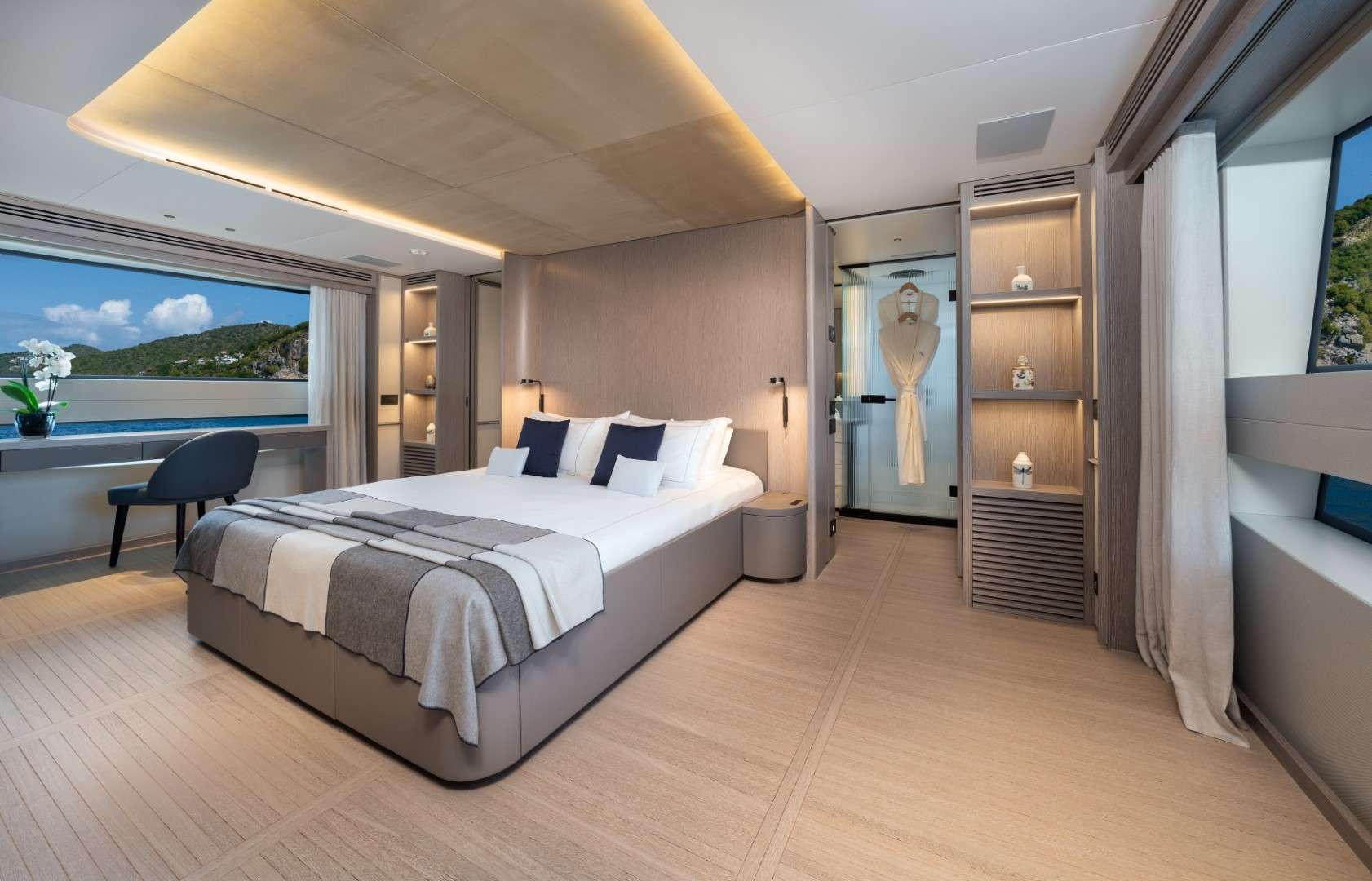 Yacht Photo 15