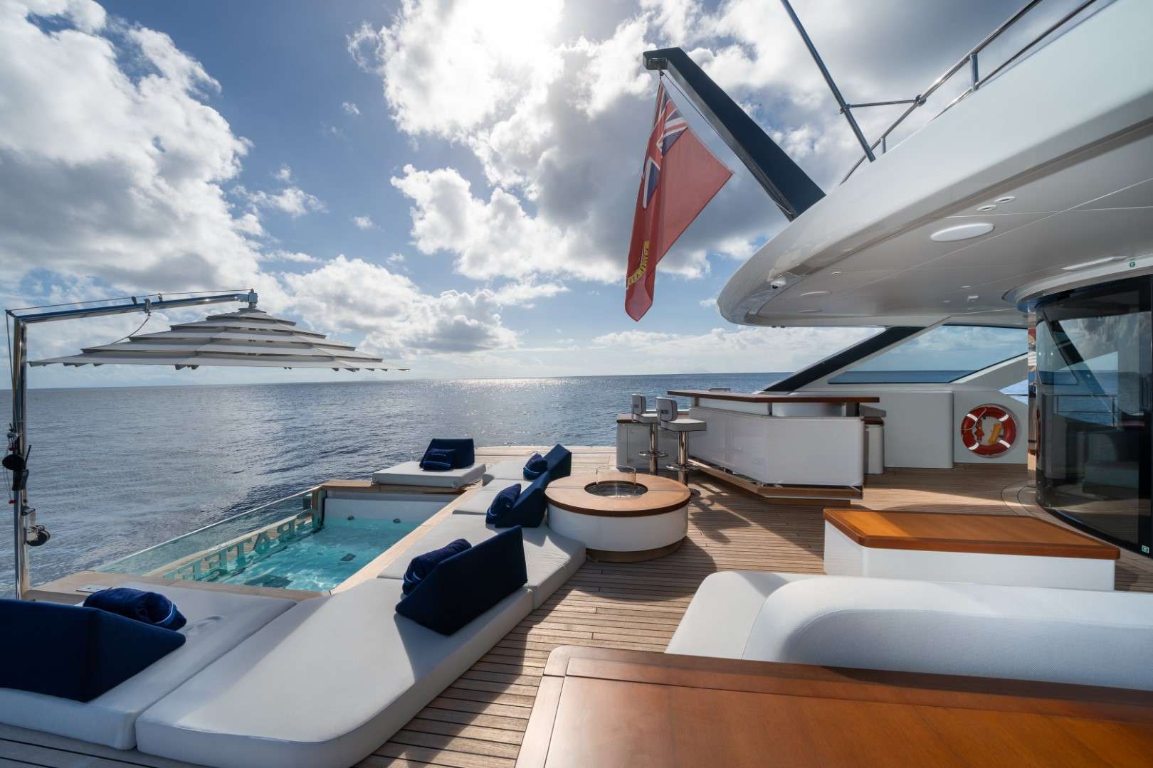 Yacht Photo 16