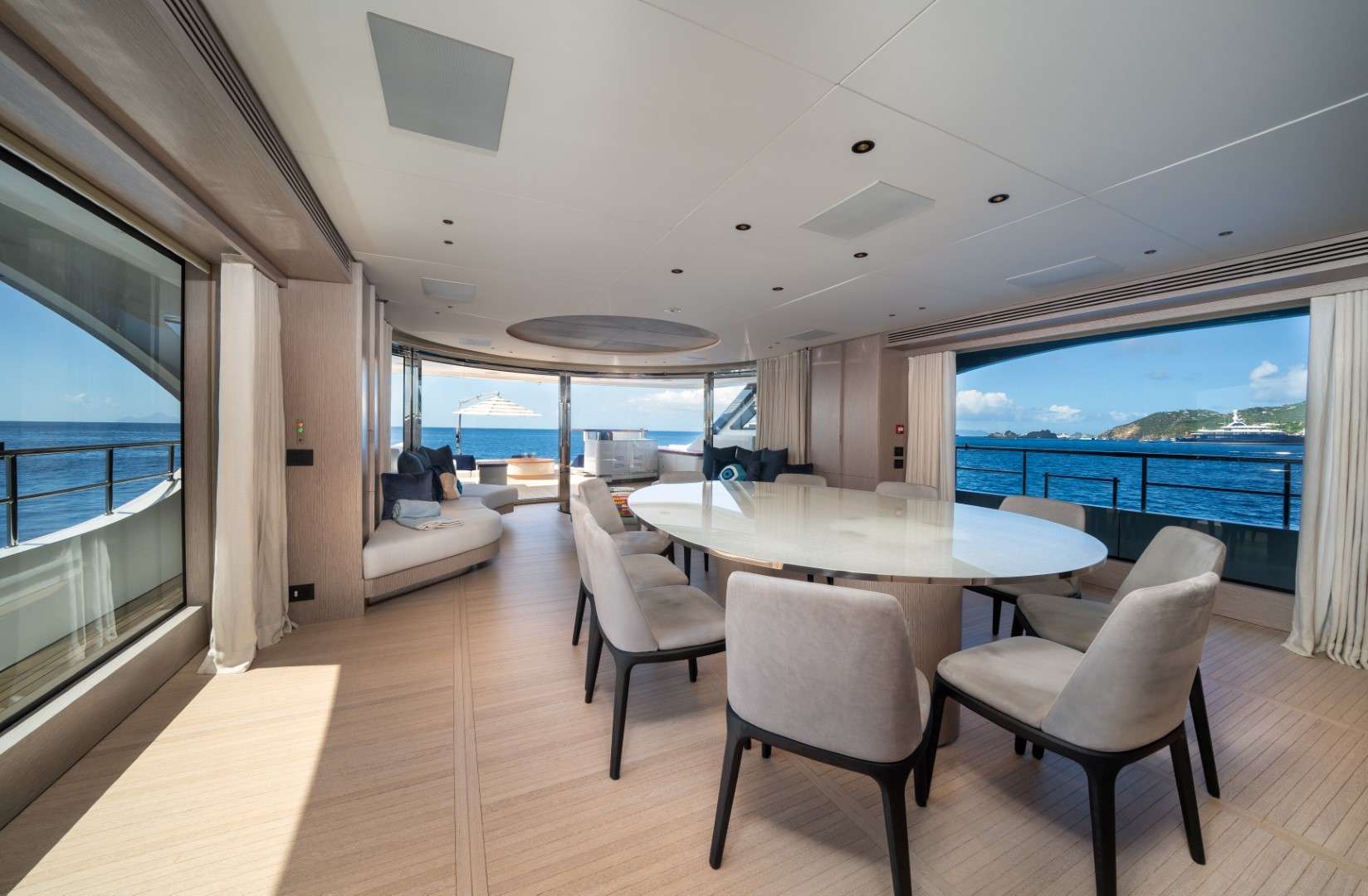 Yacht Photo 18