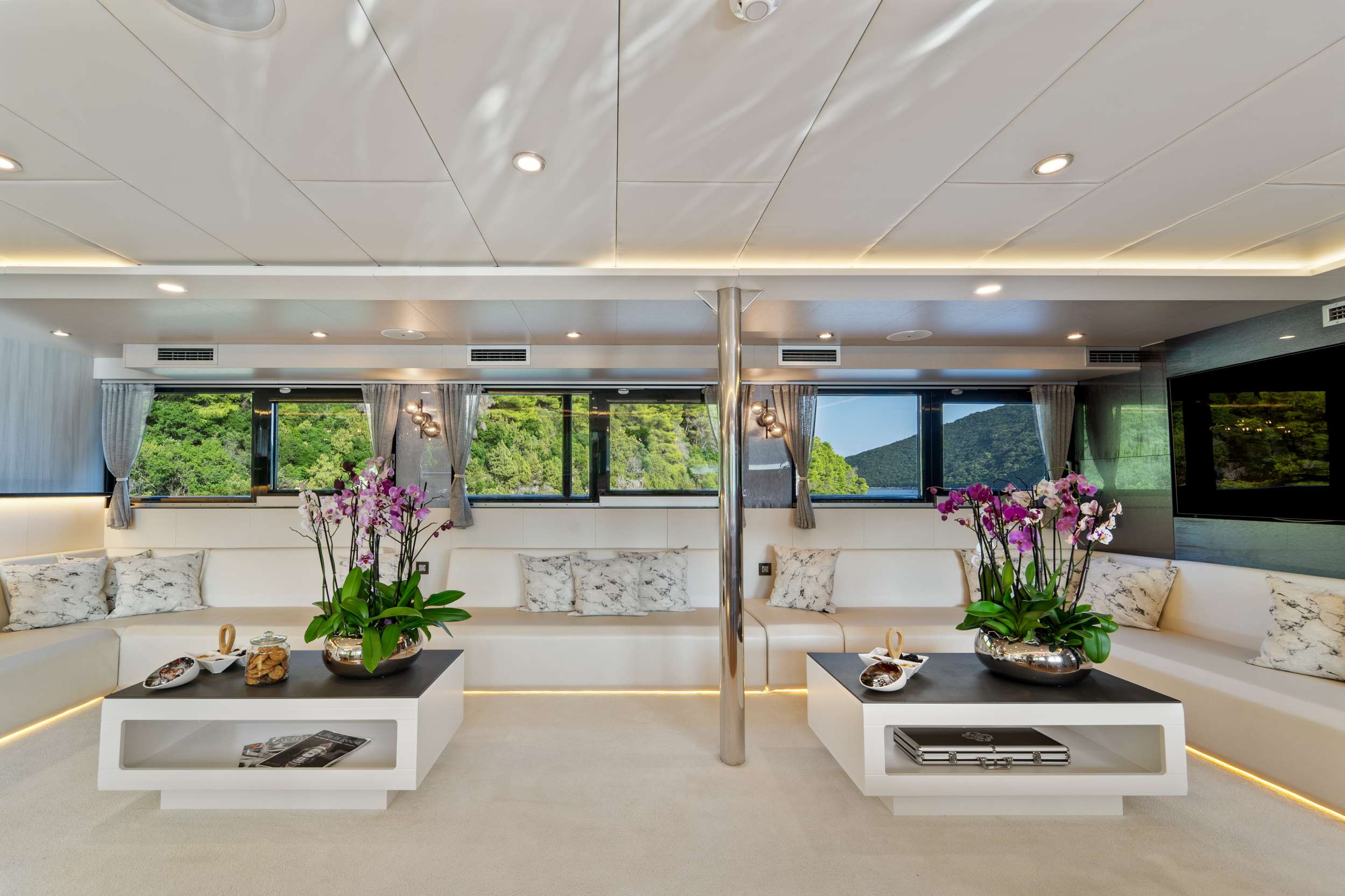 Yacht Photo 2