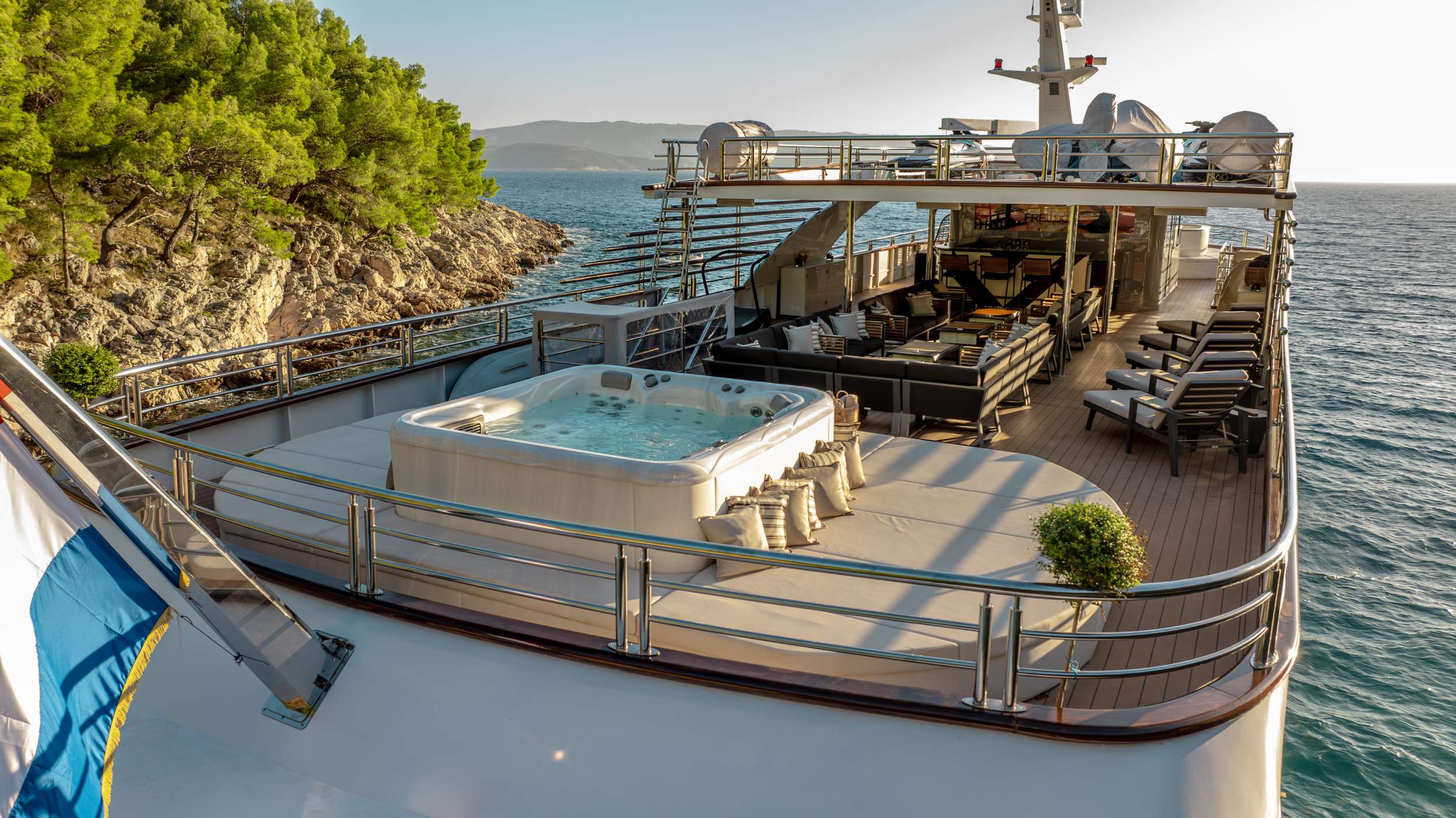Yacht Photo 9